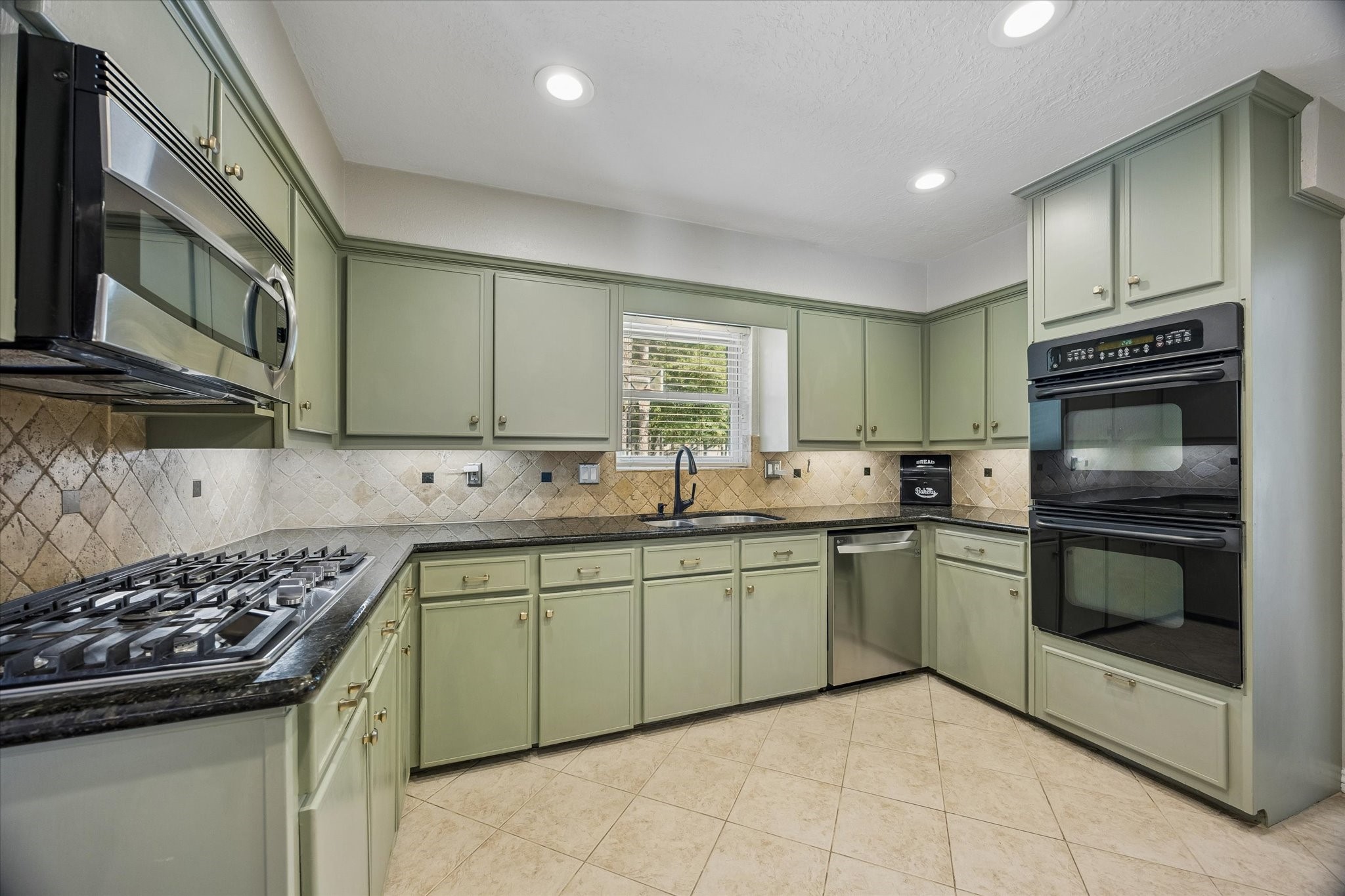 8106 Twining Oaks Lane Property Photo 21
