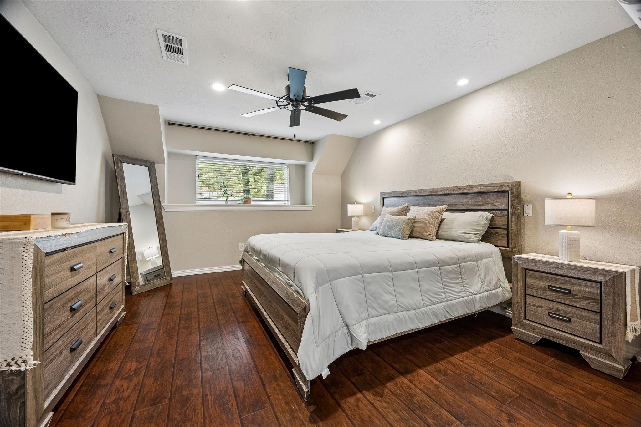 8106 Twining Oaks Lane Property Photo 23
