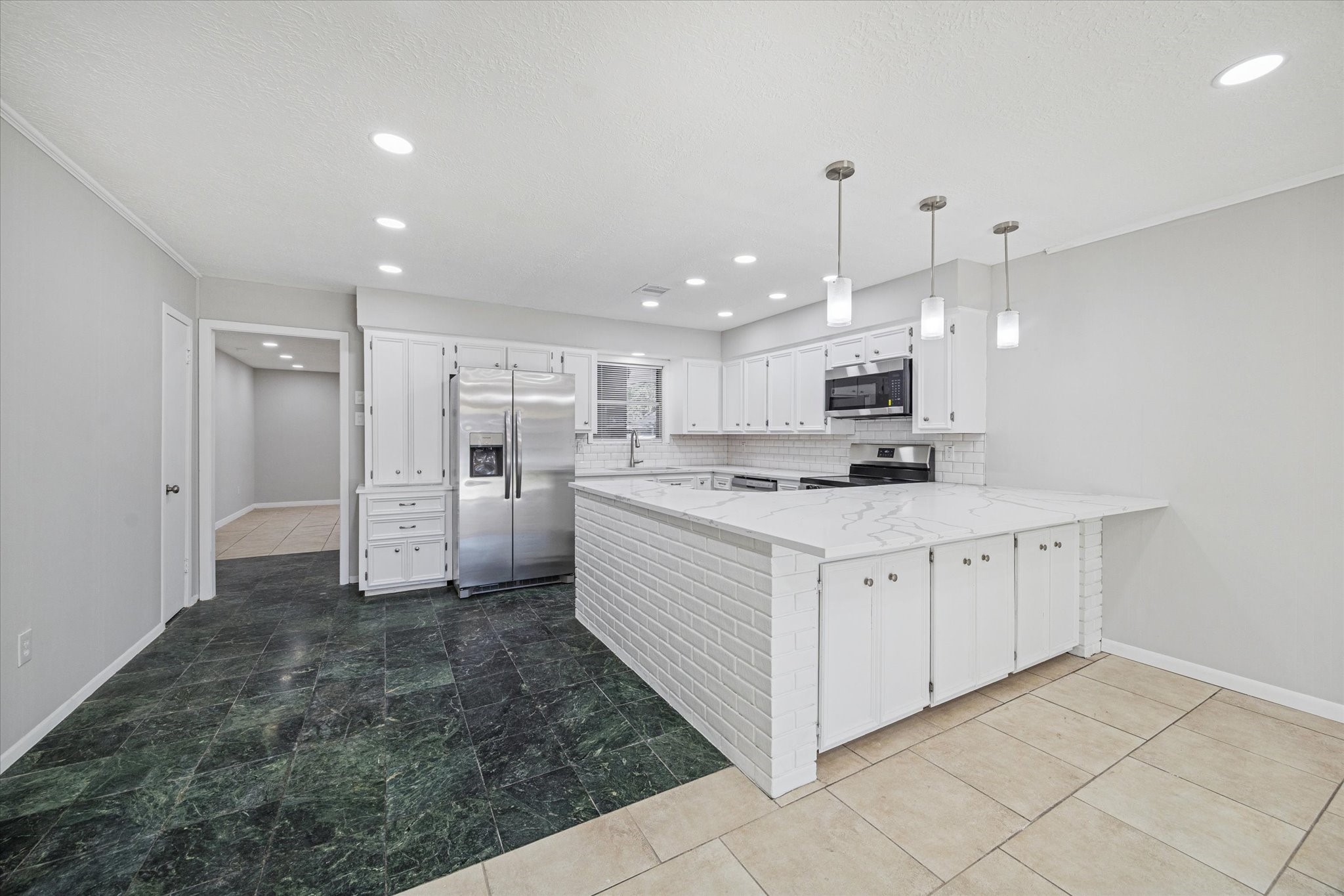 1703 Raintree Street Property Photo 5