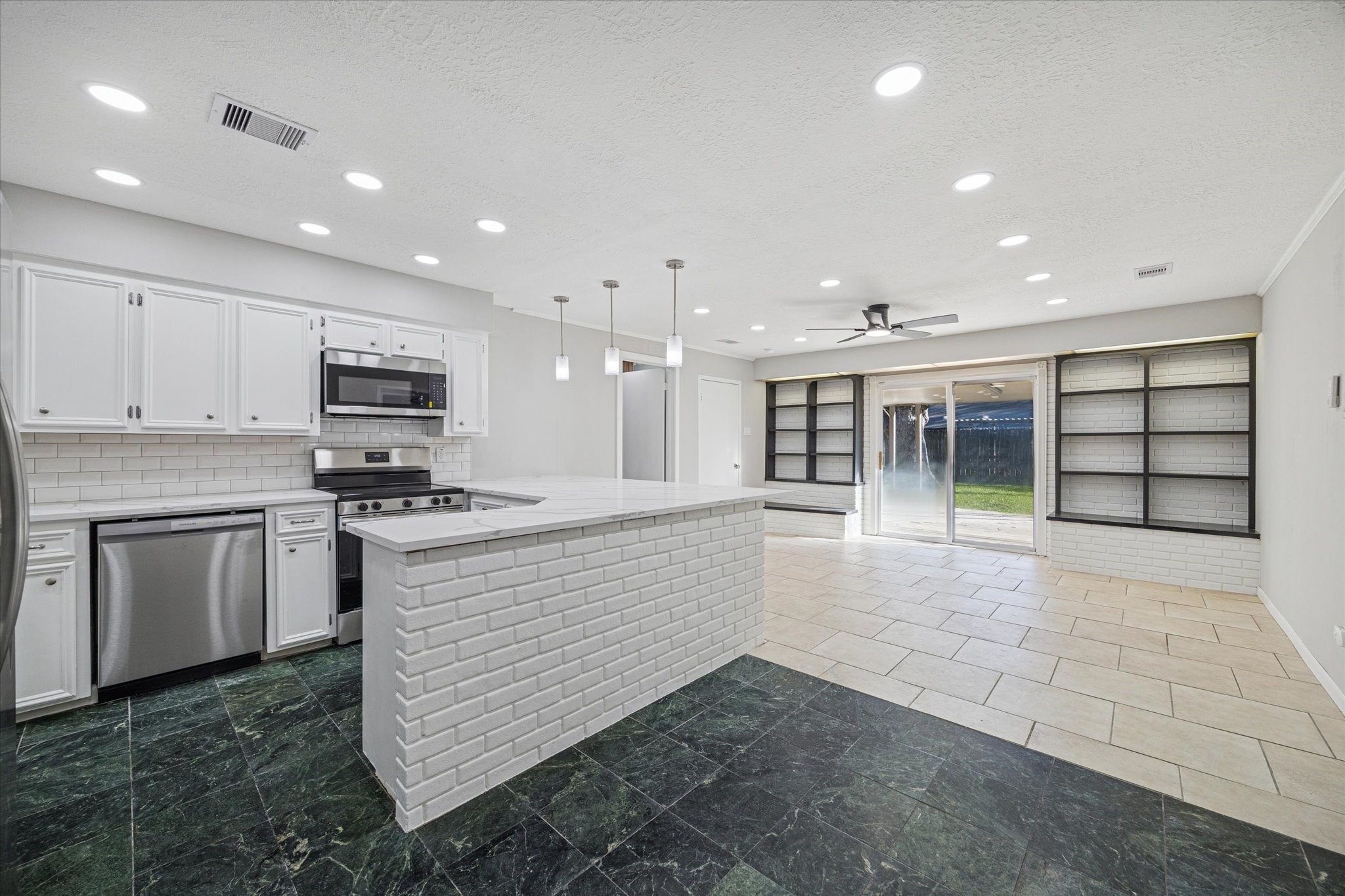 1703 Raintree Street Property Photo 6