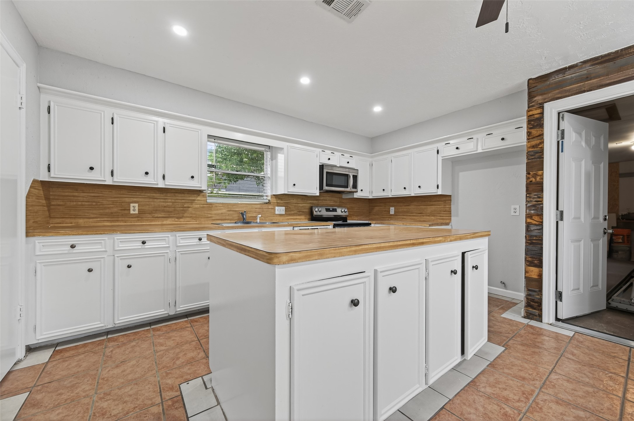 6102 Crakston Street Property Photo 15