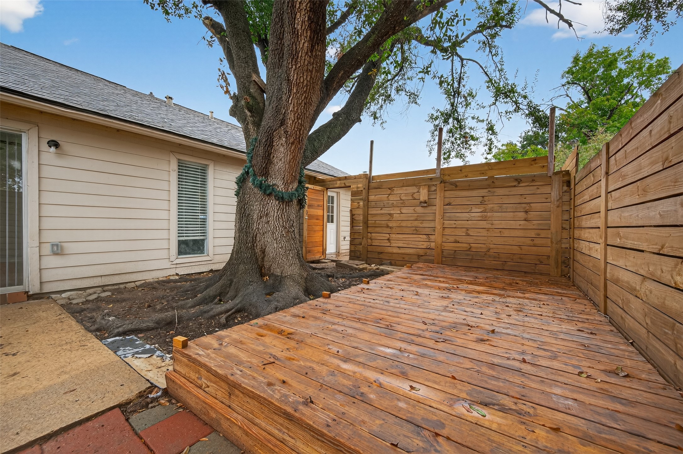 6102 Crakston Street Property Photo 37