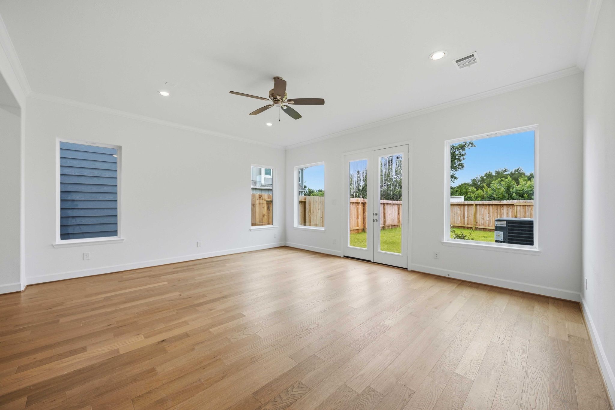 5527 Katy Freeway Property Photo 9