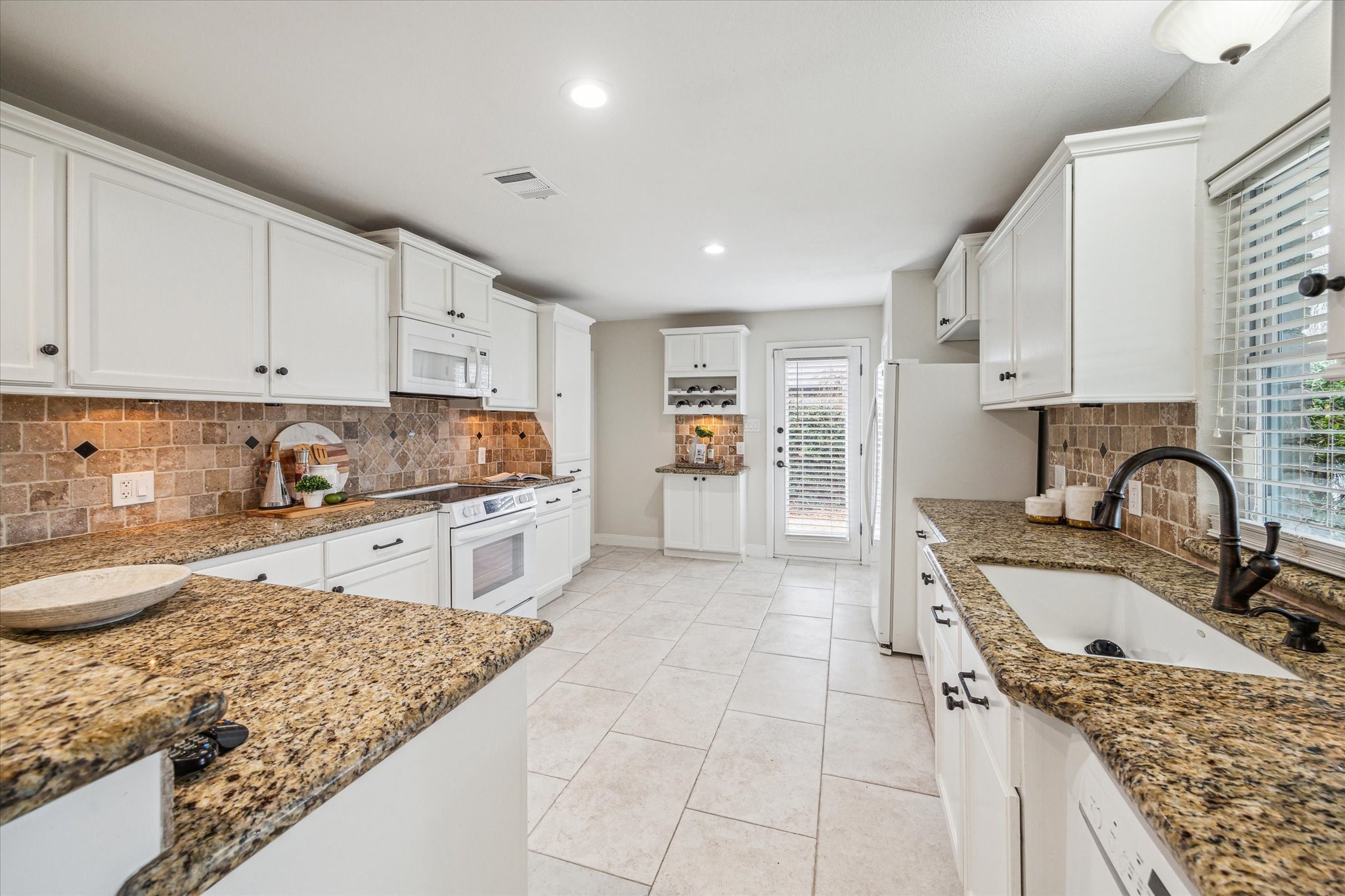 9916 Westview Drive Property Photo 16