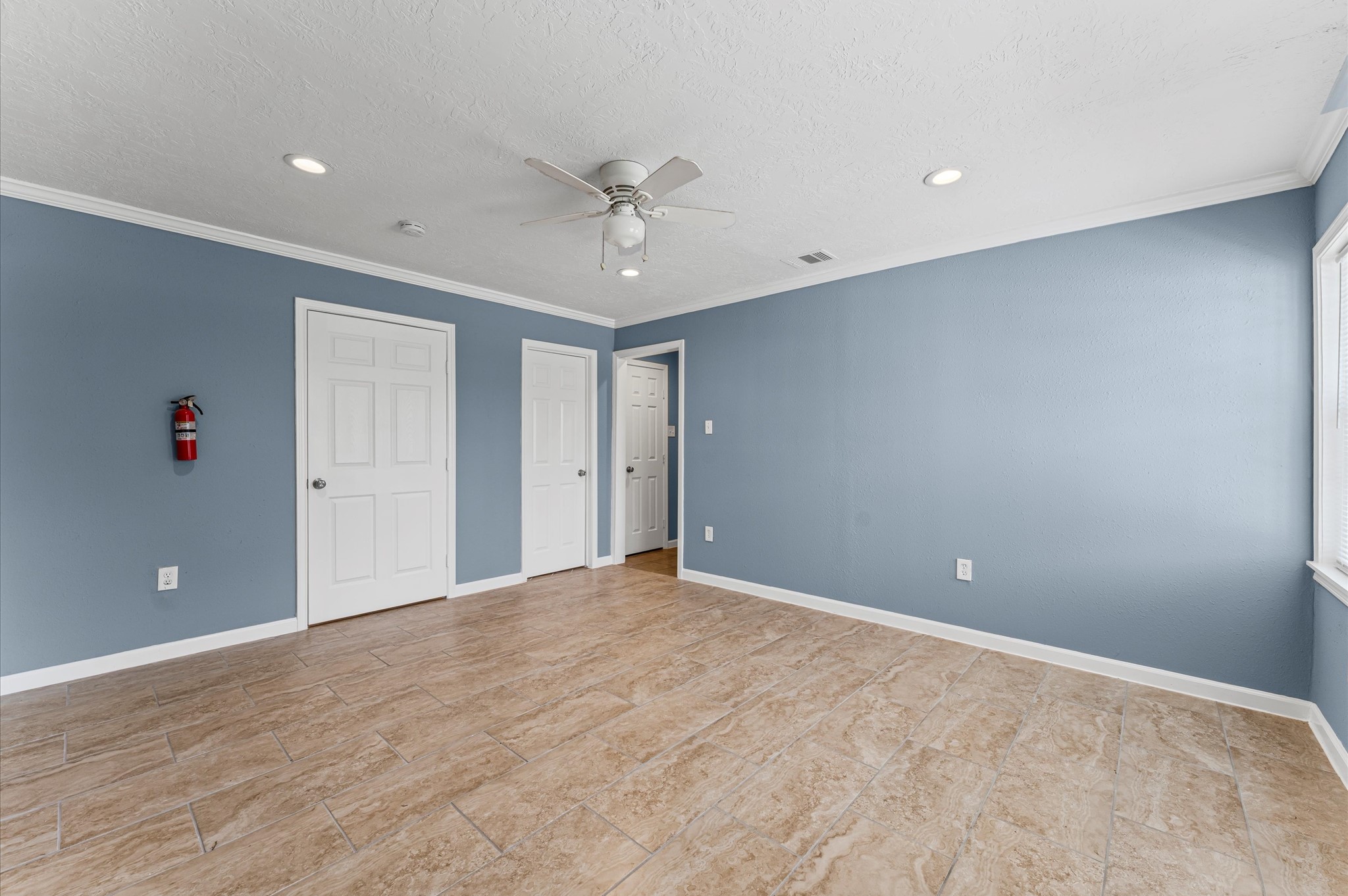 5035 Andrea Street Property Photo 8