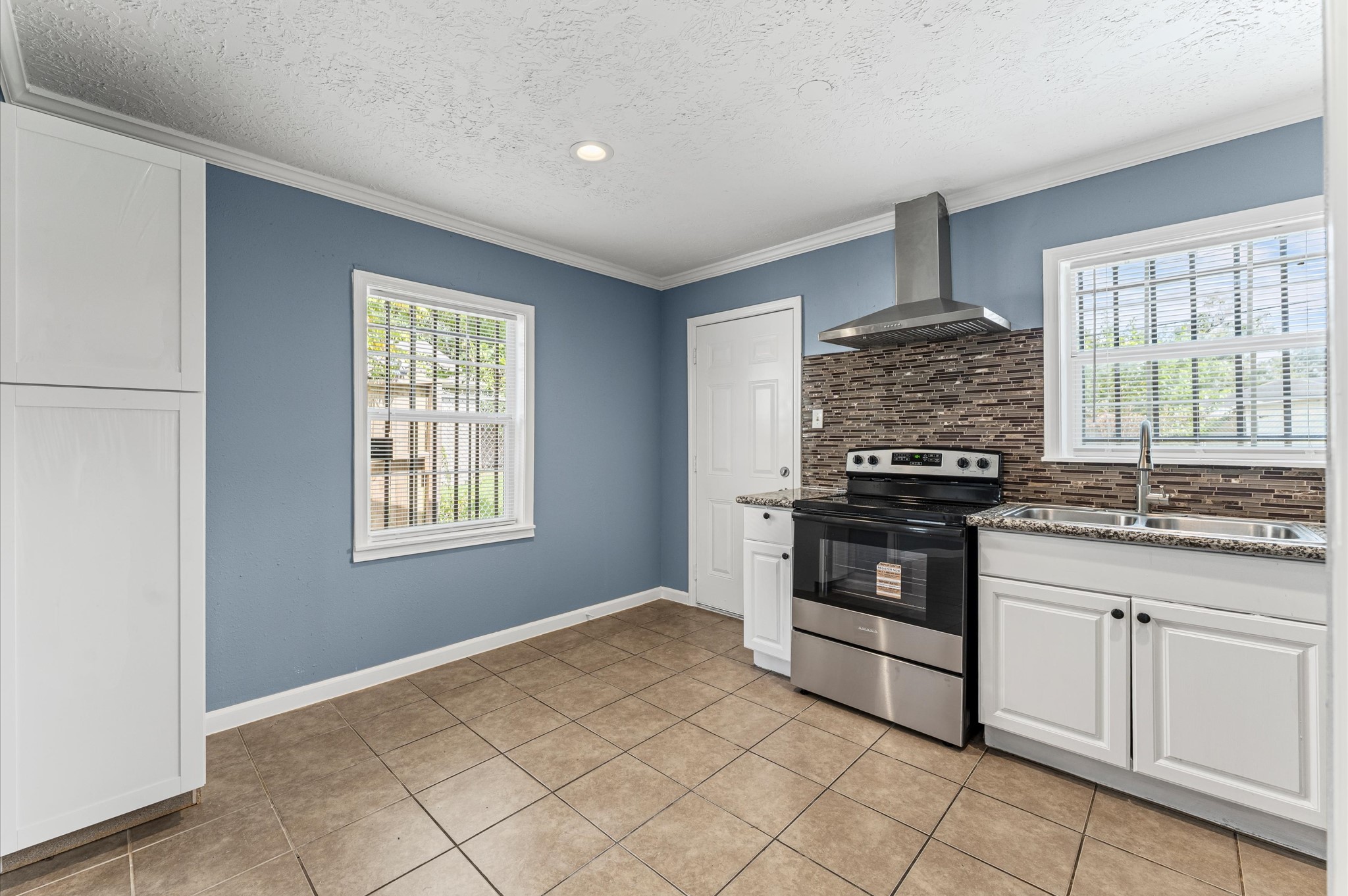 5035 Andrea Street Property Photo 10