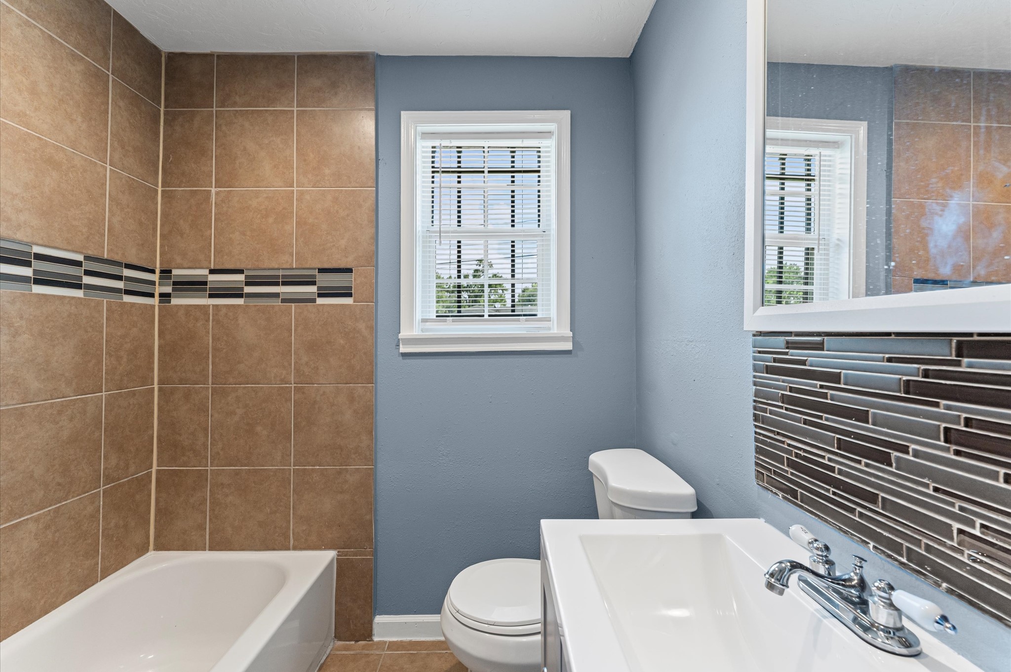 5035 Andrea Street Property Photo 18