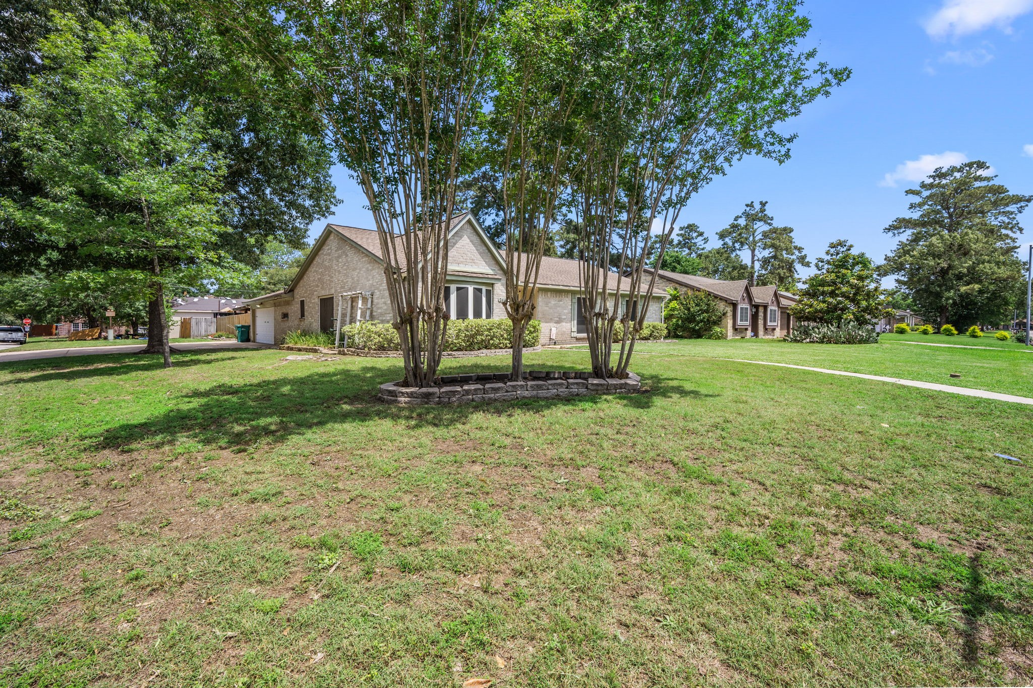 2415 Whispering Springs Drive Property Photo 27