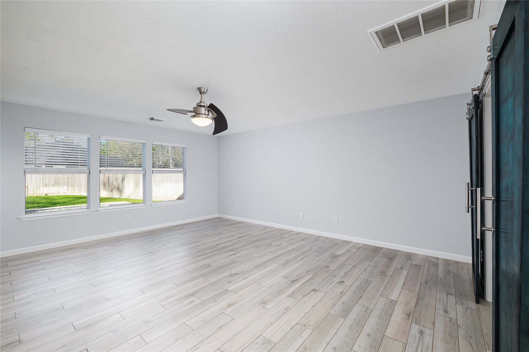 143 S Vesper Bend Circle Property Photo 3