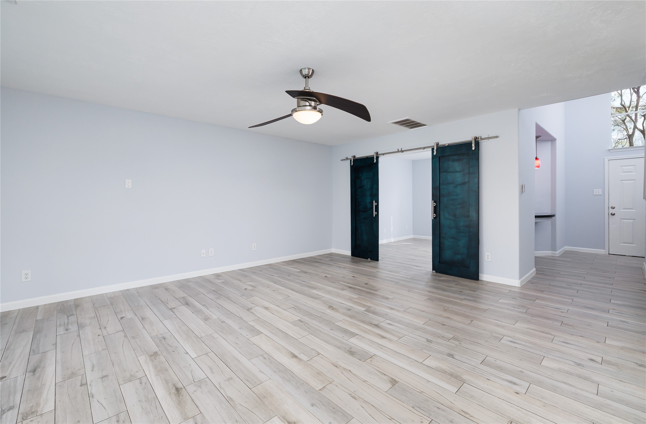 143 S Vesper Bend Circle Property Photo 4
