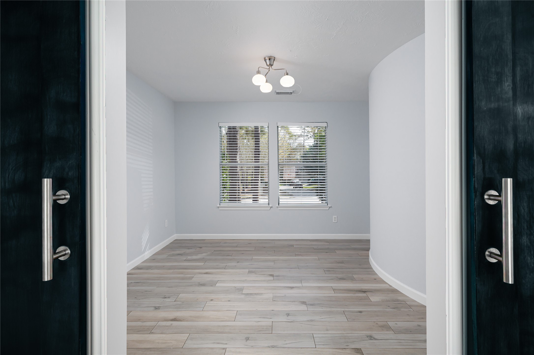 143 S Vesper Bend Circle Property Photo 6