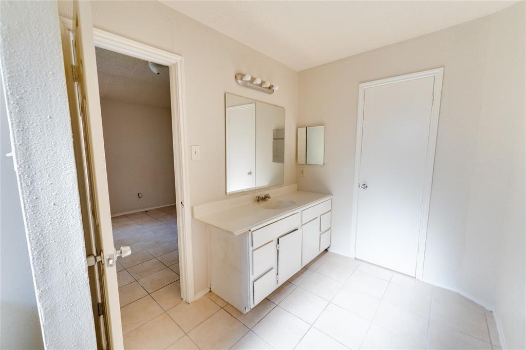 1539 Stevenage Property Photo 2
