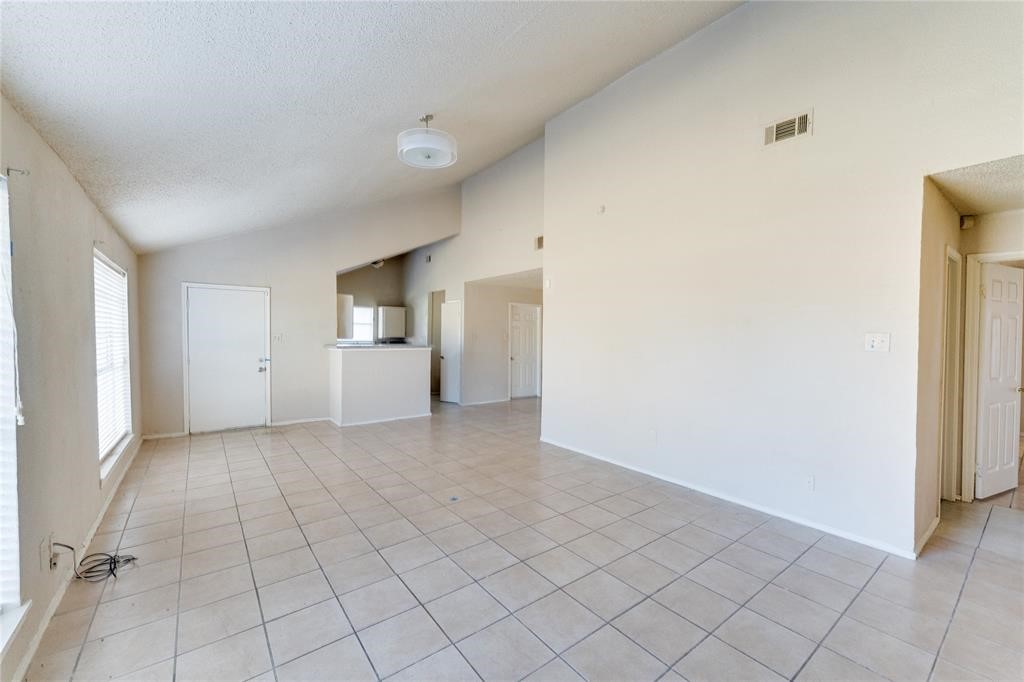 1539 Stevenage Property Photo 3
