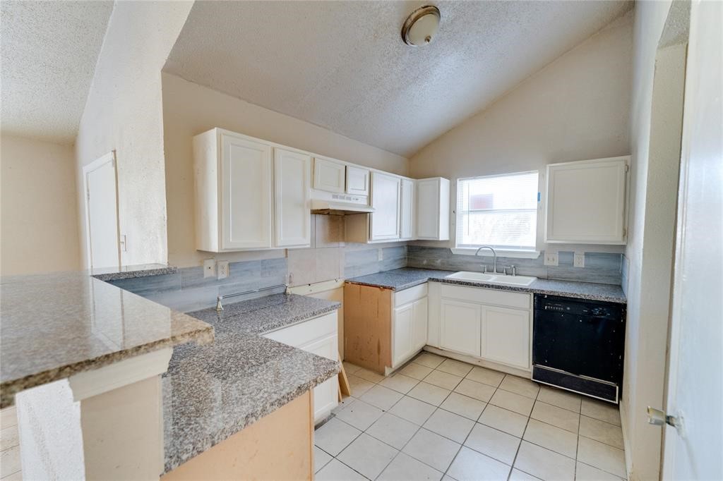 1539 Stevenage Property Photo 4