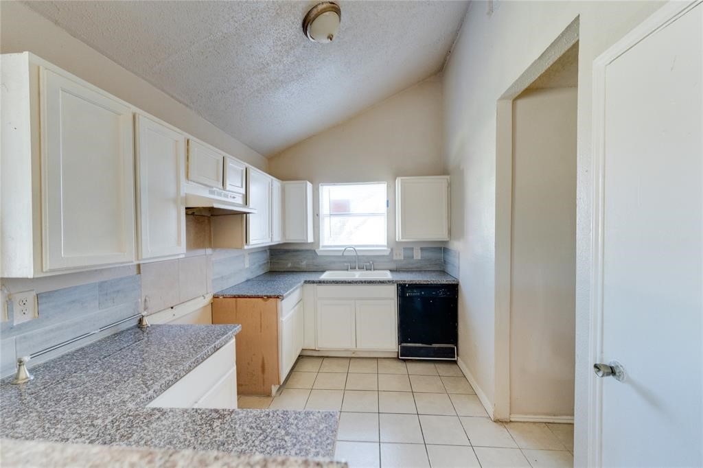 1539 Stevenage Property Photo 5