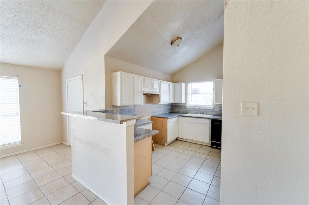 1539 Stevenage Property Photo 6