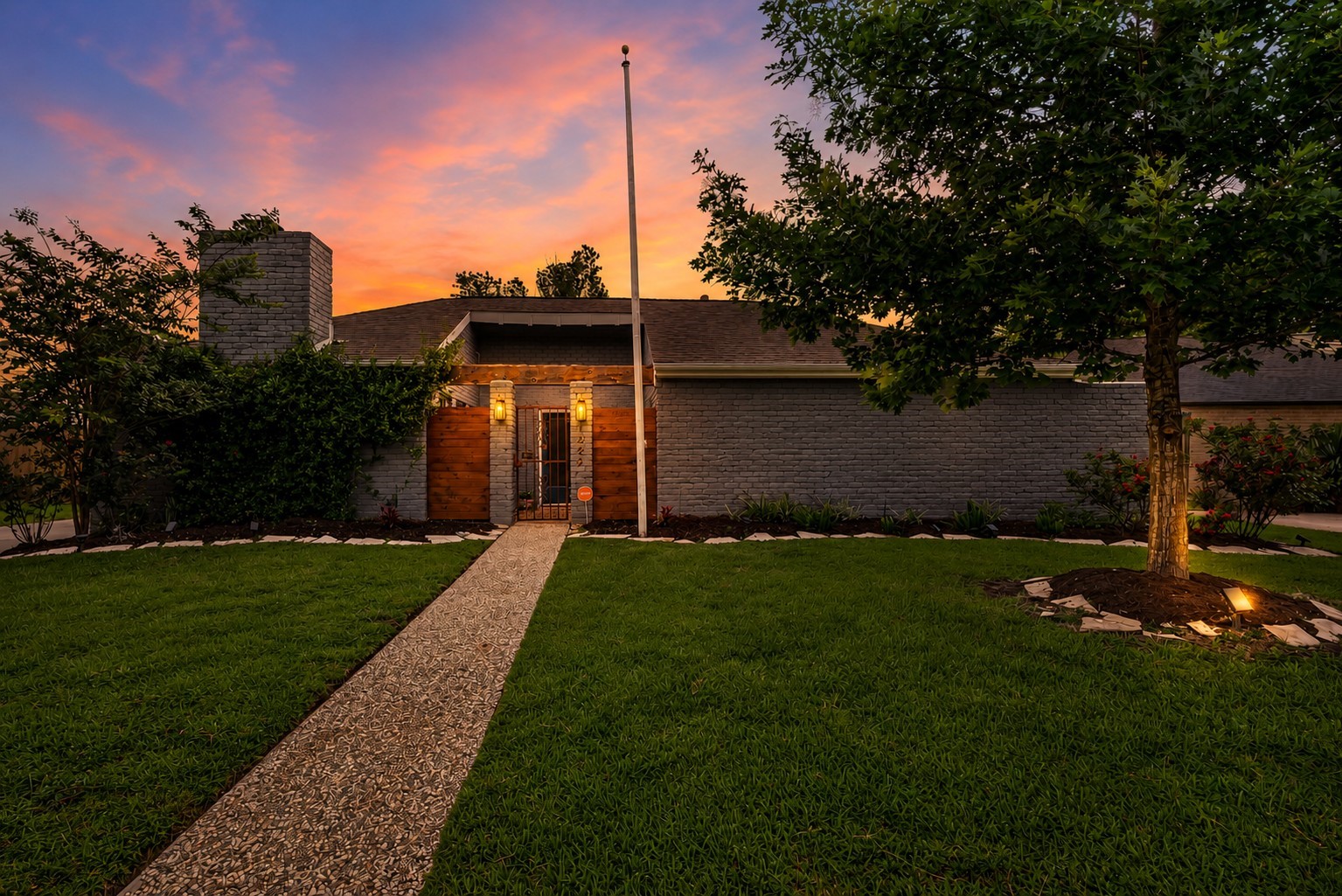 1022 Apache Falls Drive Property Photo 1