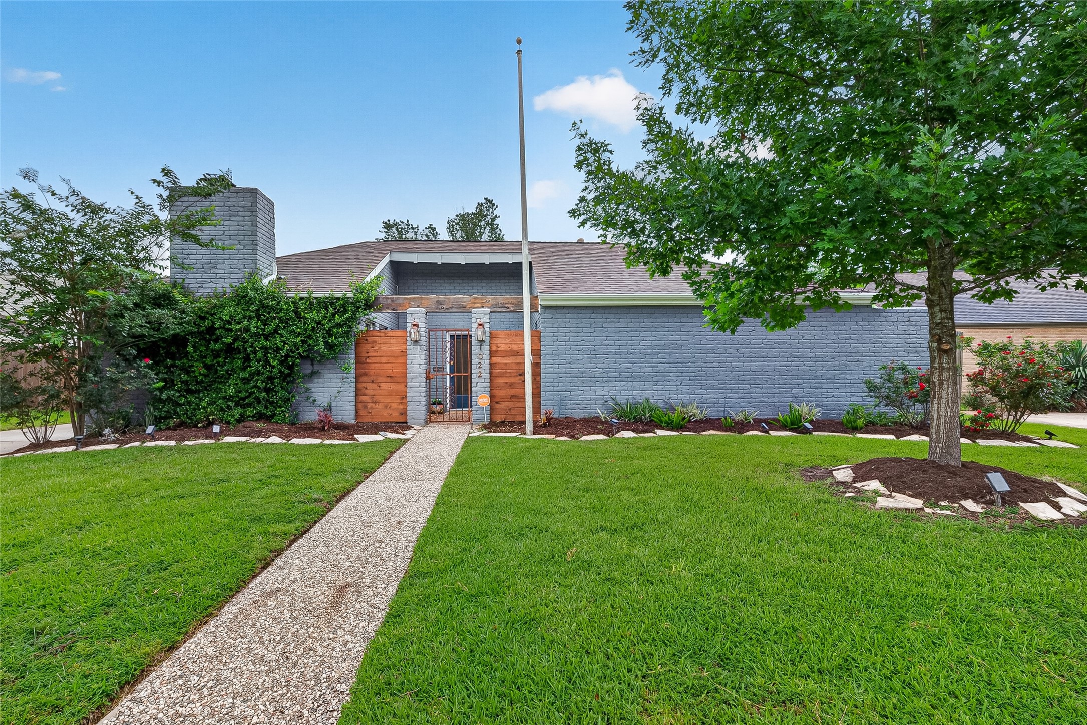 1022 Apache Falls Drive Property Photo 2