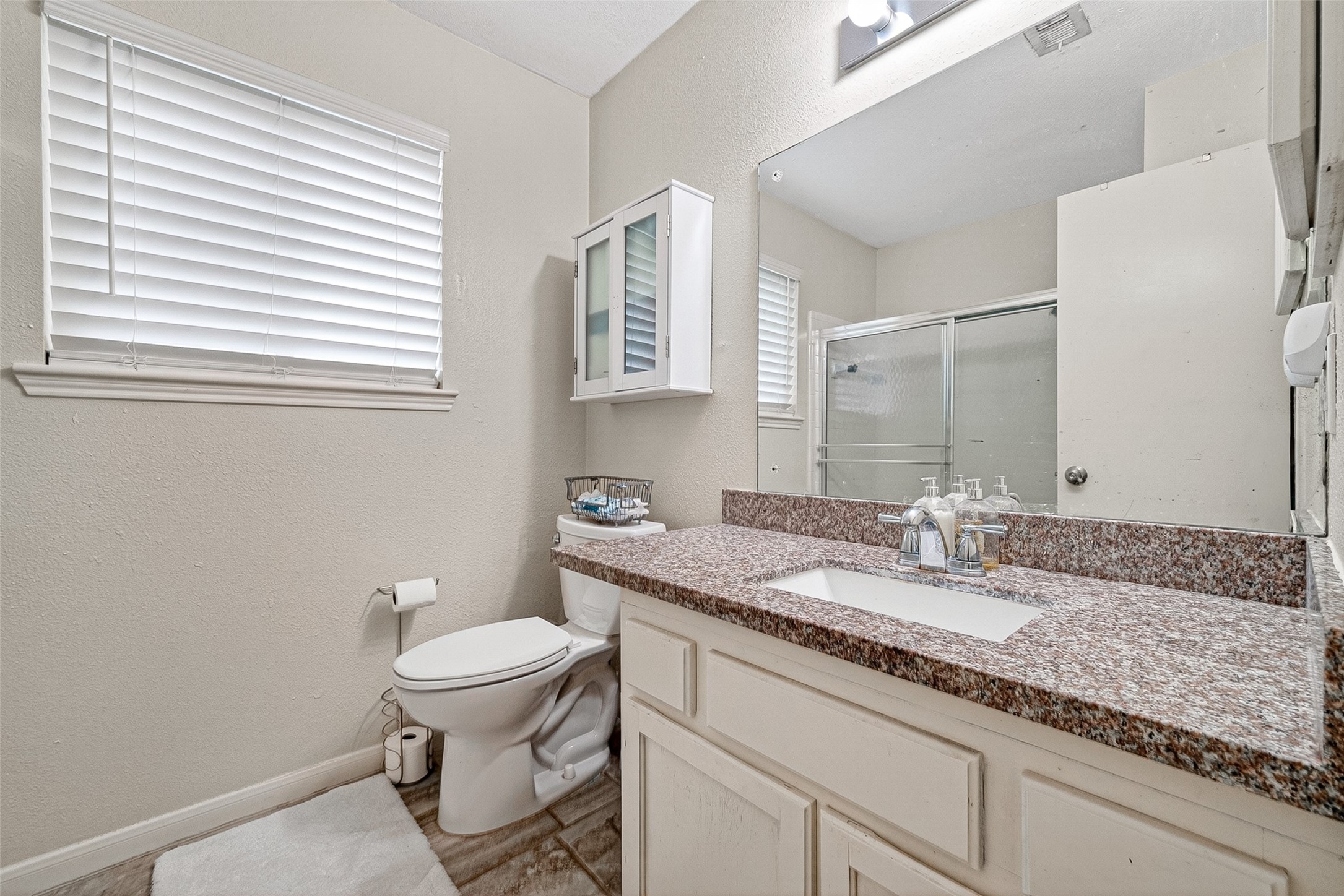 1022 Apache Falls Drive Property Photo 16