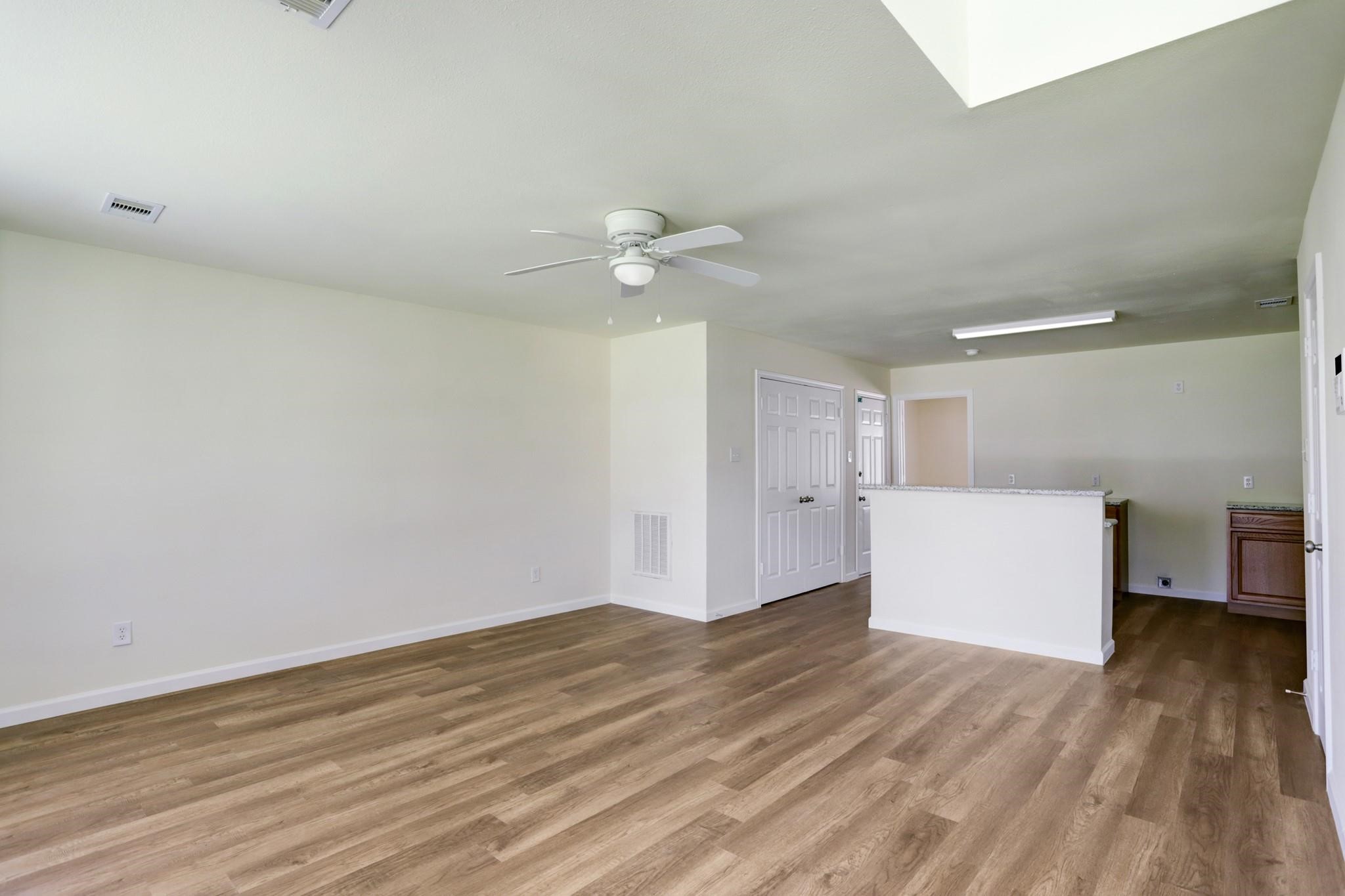23339/41 High Point Street Property Photo 6