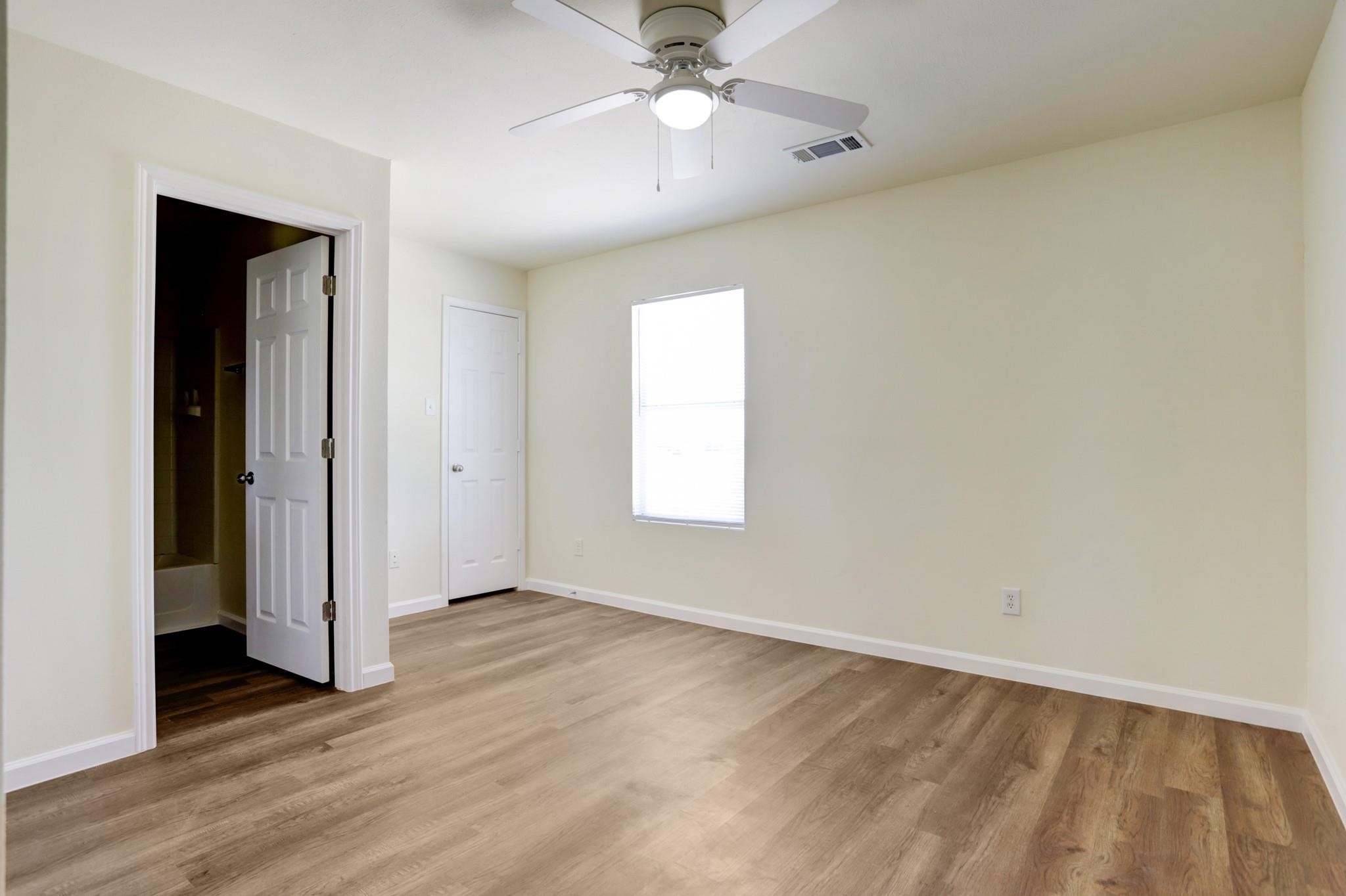 23339/41 High Point Street Property Photo 10
