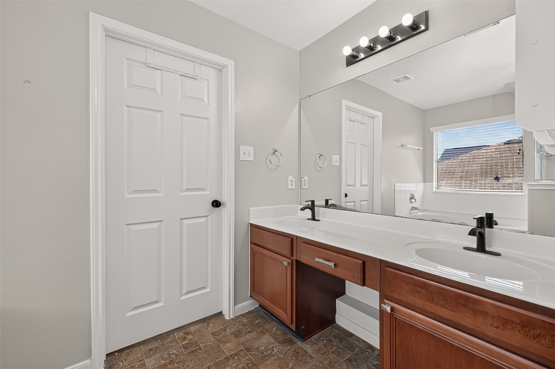 25346 Barmby Drive Property Photo 34