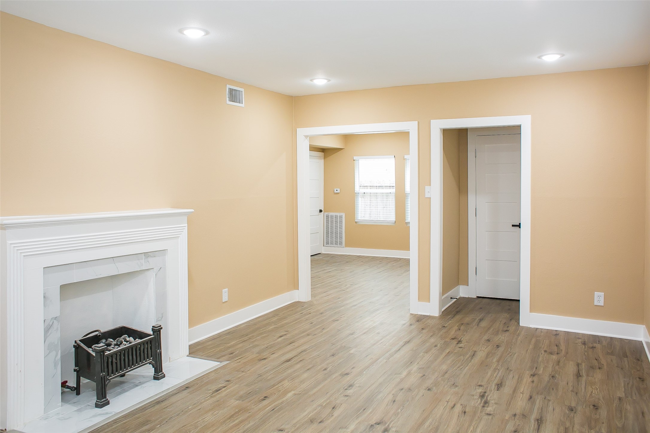 2301 Albans Road Property Photo 4