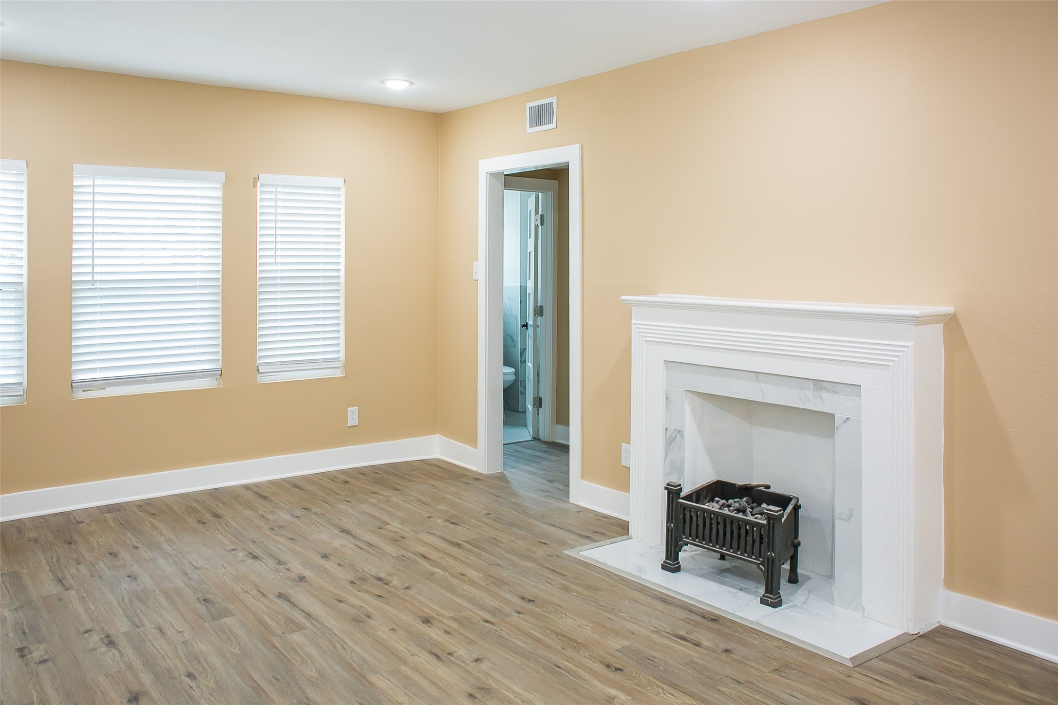 2301 Albans Road Property Photo 5