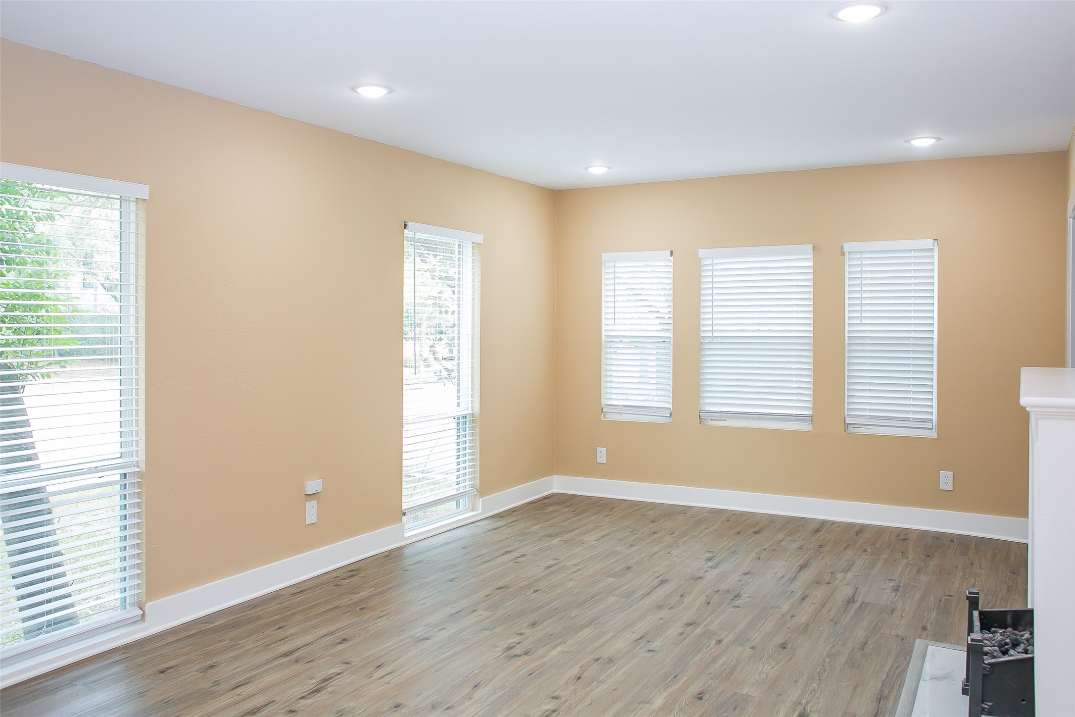 2301 Albans Road Property Photo 6