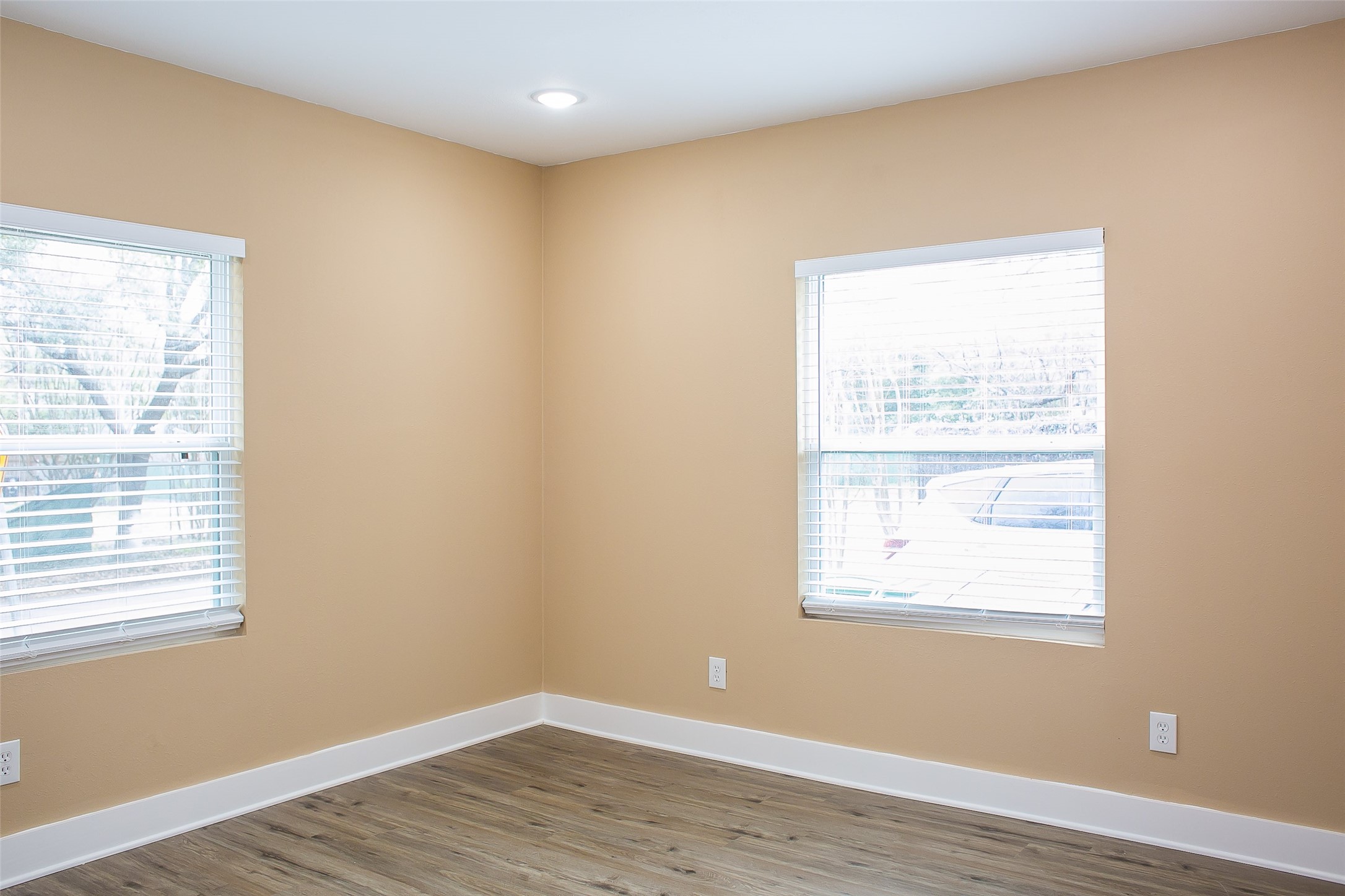 2301 Albans Road Property Photo 10