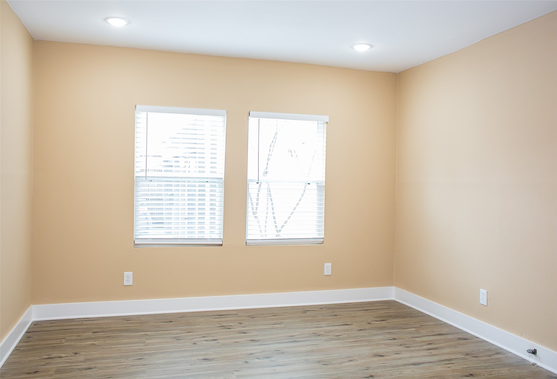 2301 Albans Road Property Photo 11