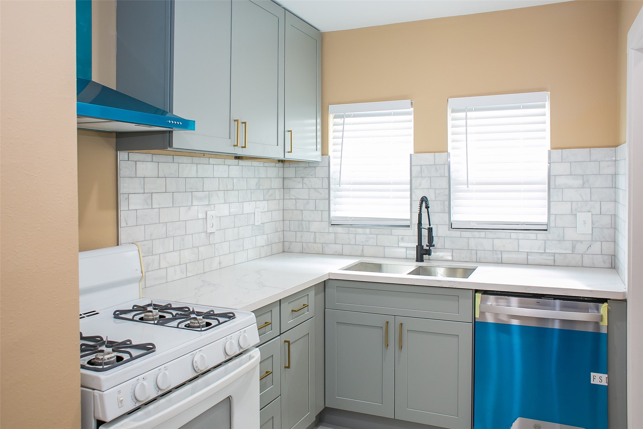 2301 Albans Road Property Photo 14