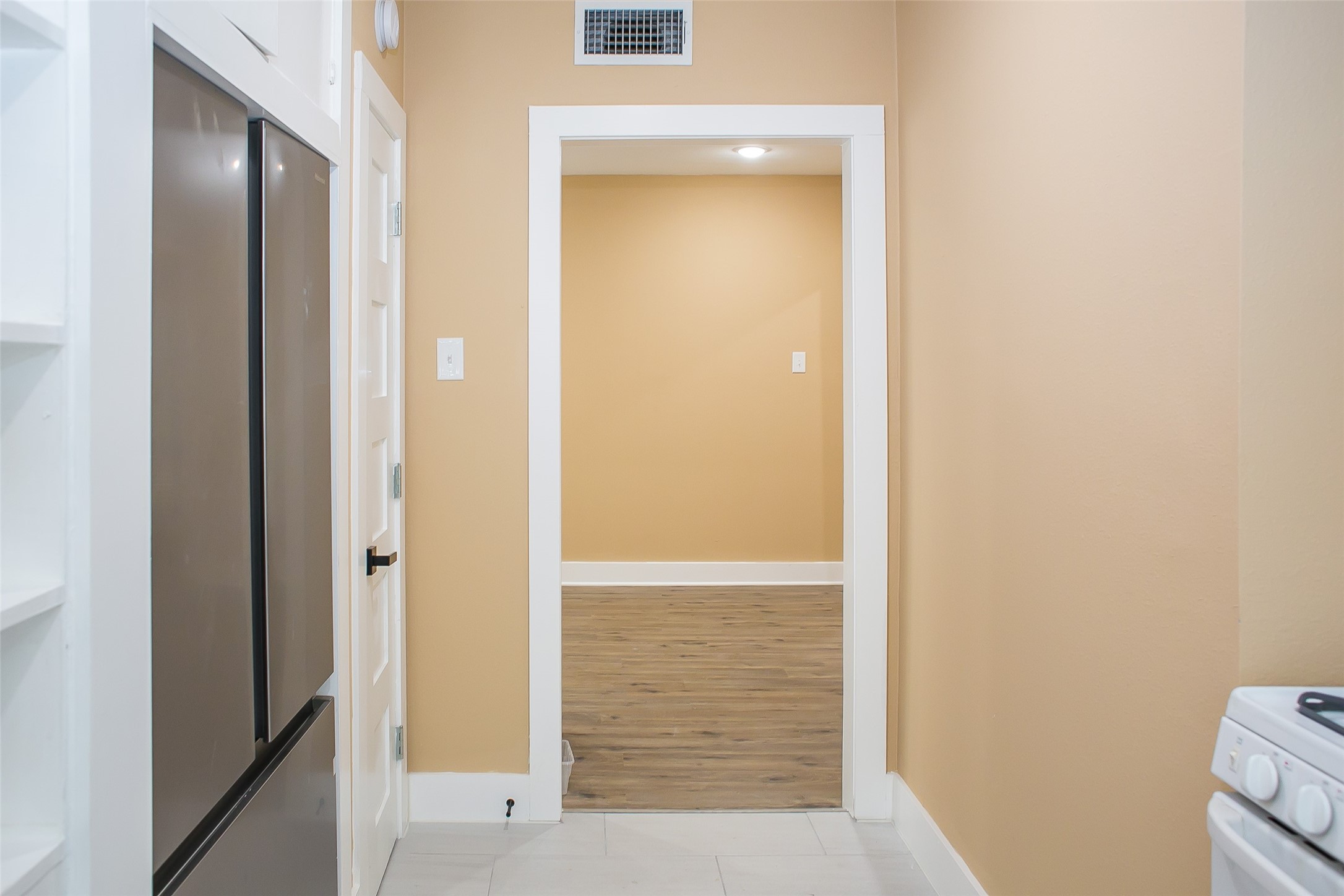 2301 Albans Road Property Photo 15