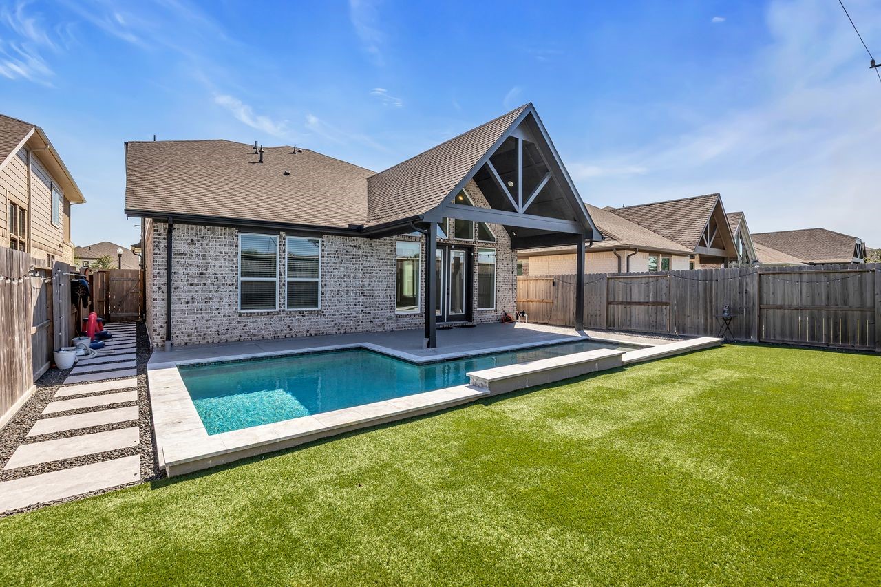 18342 Lilac Woods Trail Property Photo 4