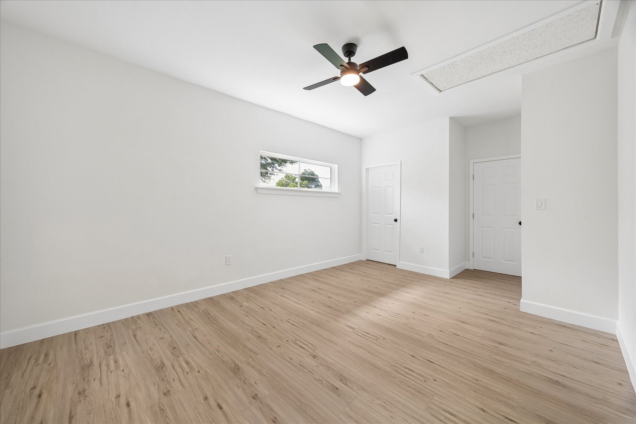 7702 Sealey Street Property Photo 4