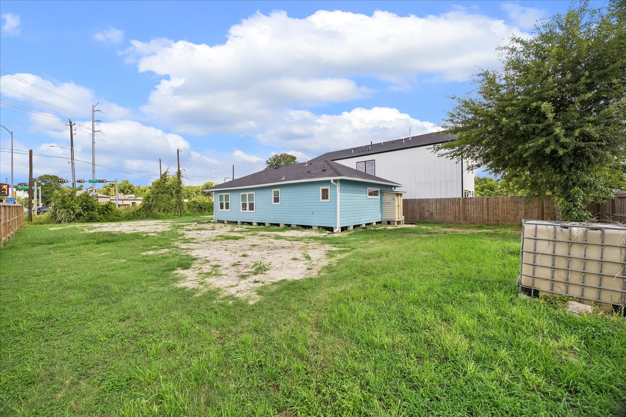 7702 Sealey Street Property Photo 5