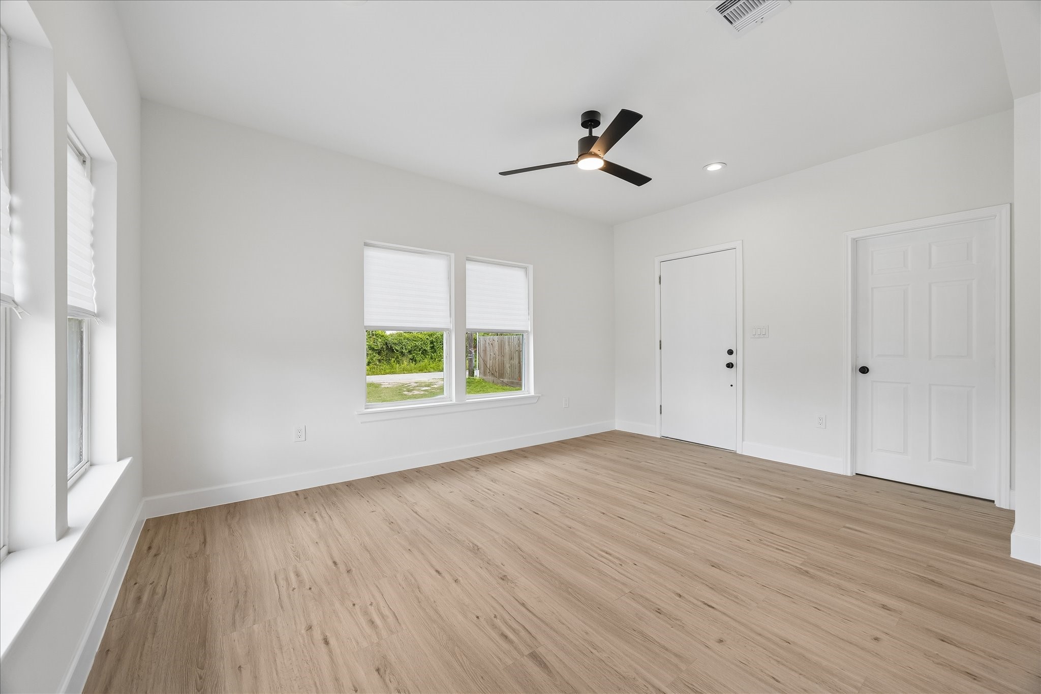 7702 Sealey Street Property Photo 9