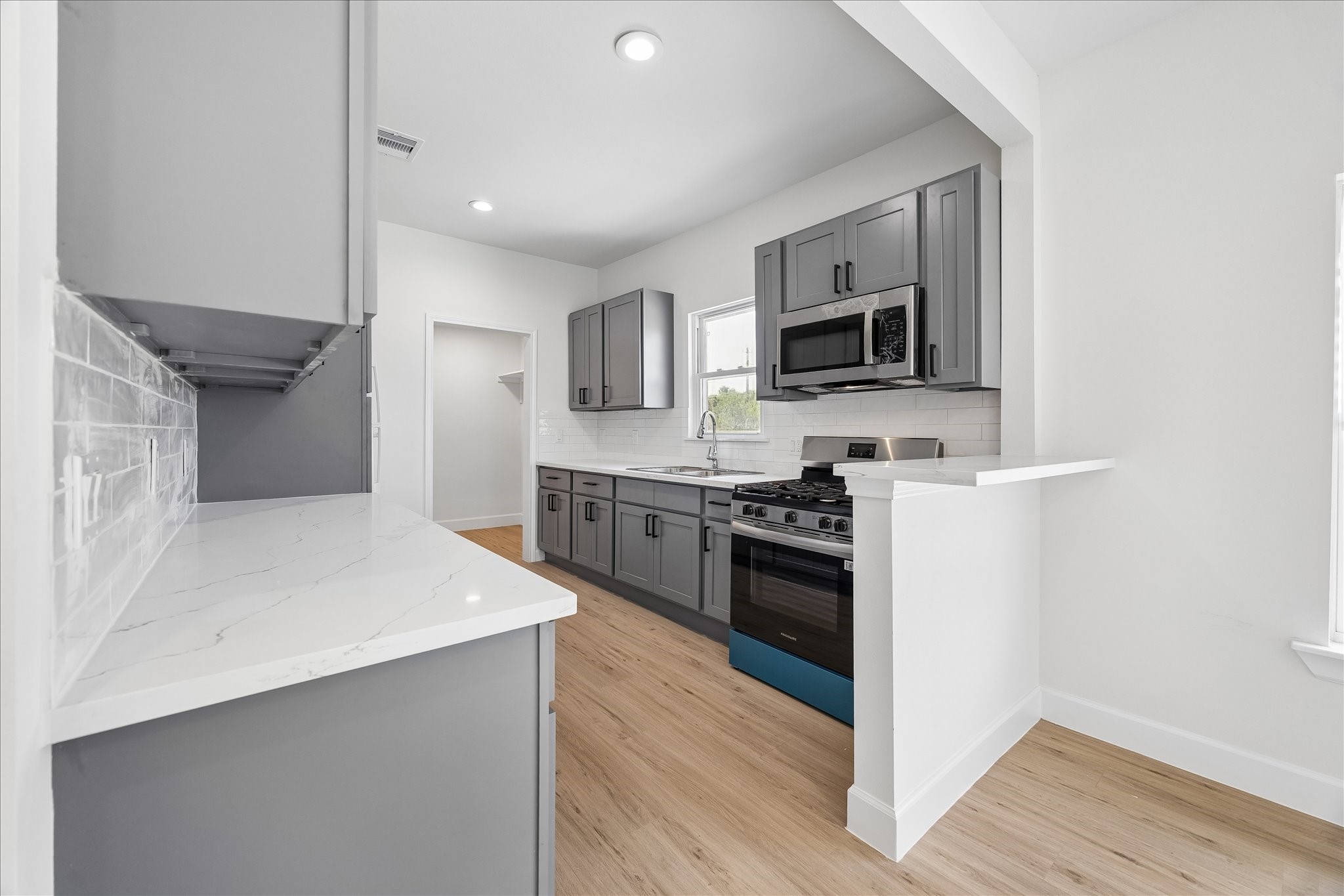 7702 Sealey Street Property Photo 14