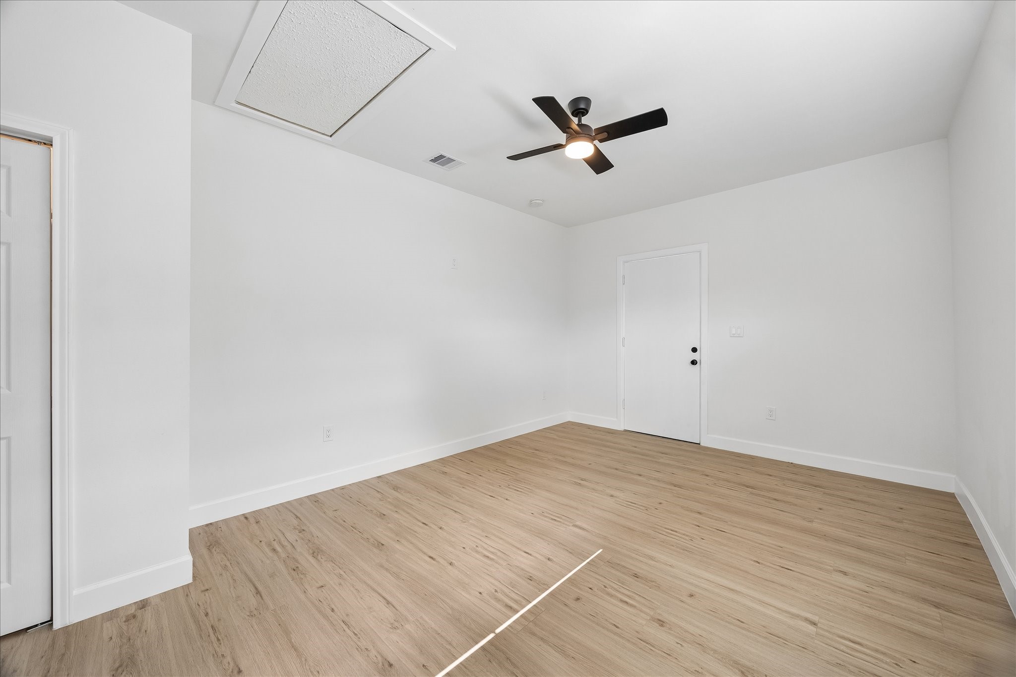 7702 Sealey Street Property Photo 16