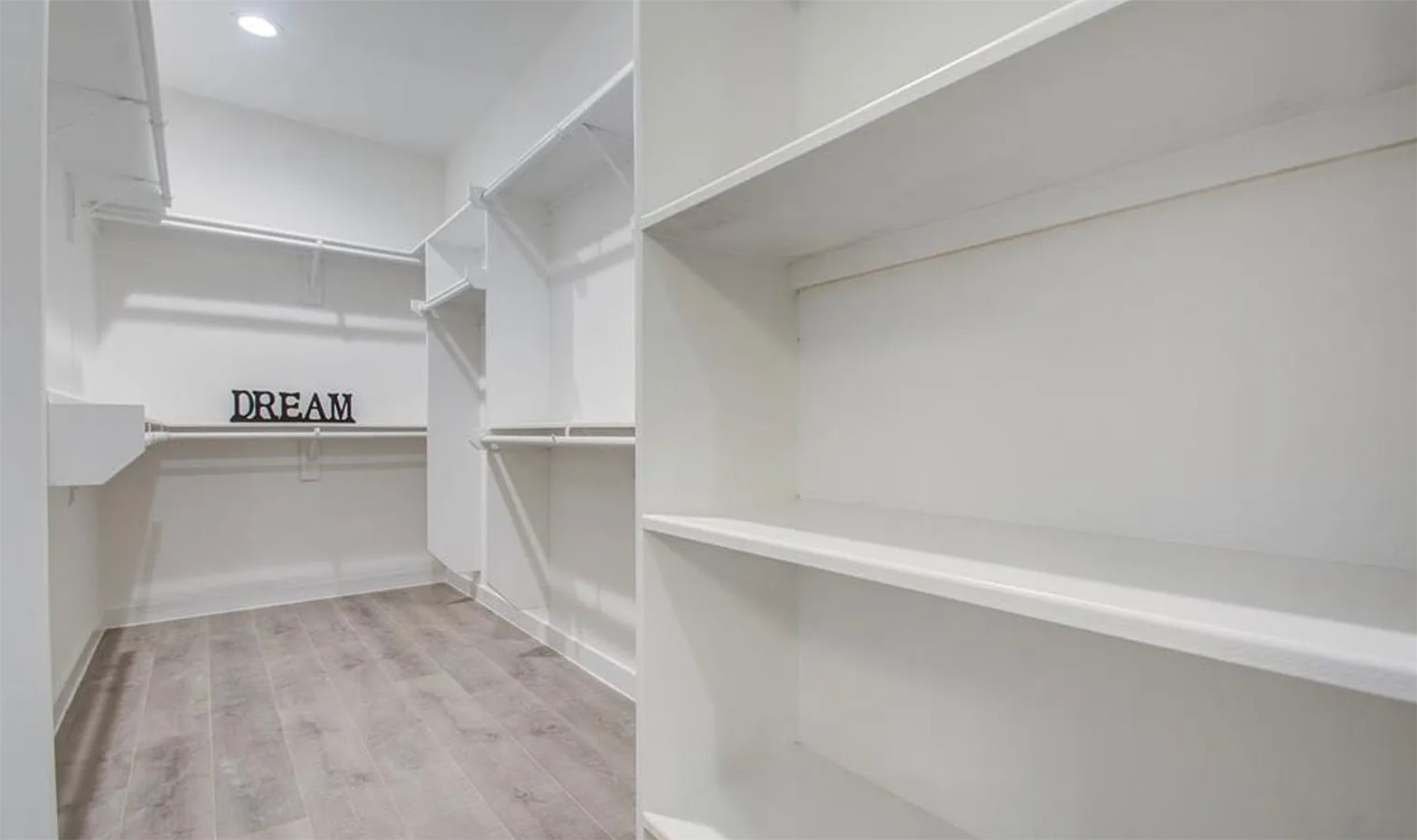 211 E 33rd Street Property Photo 17