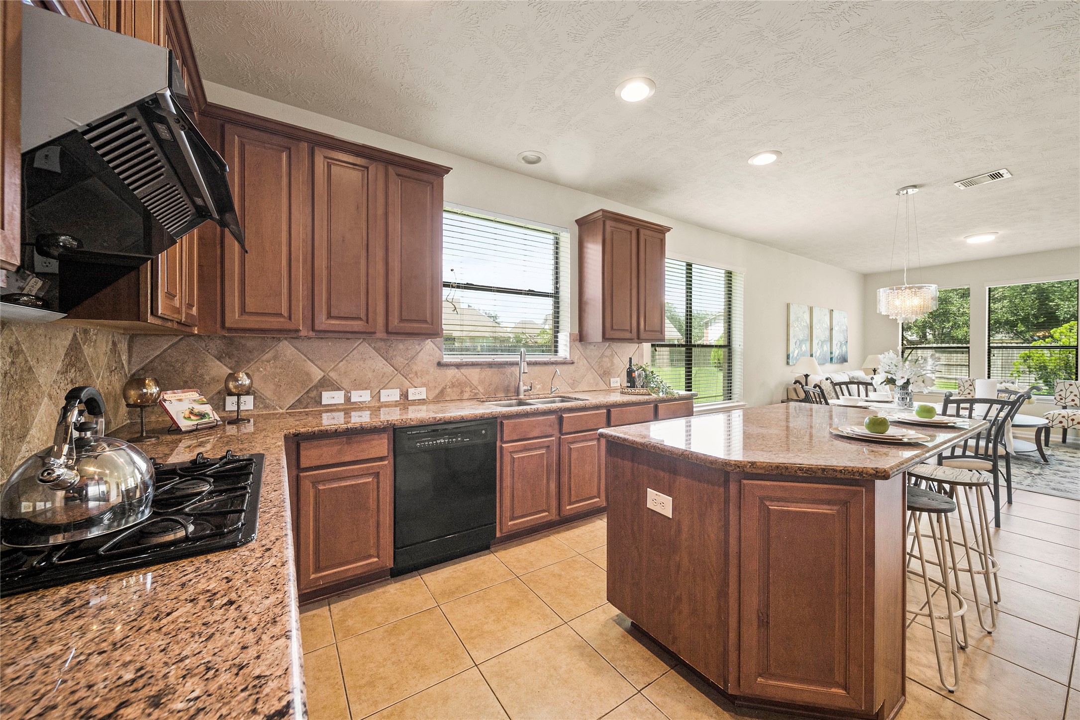 6715 Lathrop Court Property Photo 8