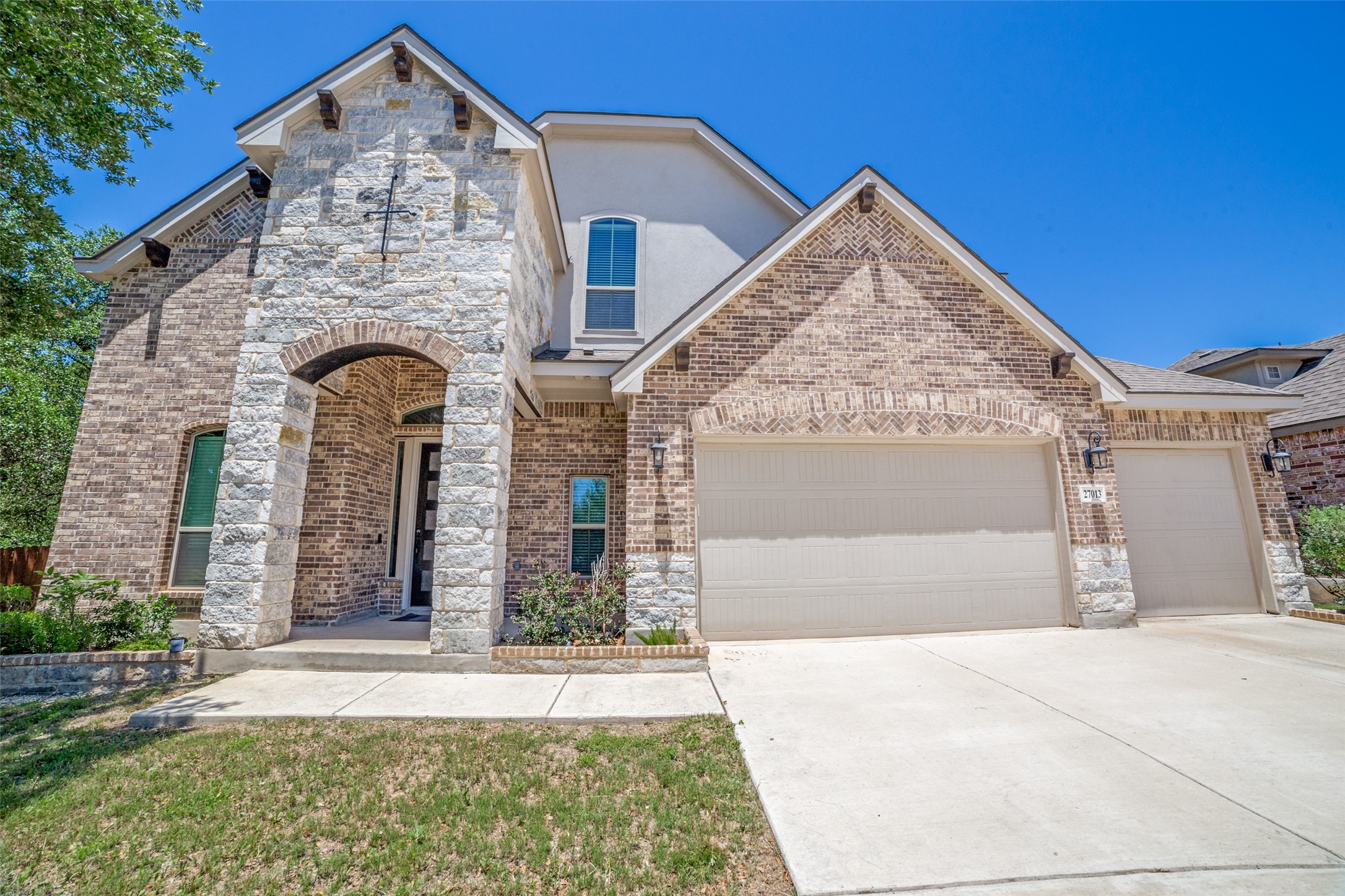 27013 Daffodil Place Property Photo 1