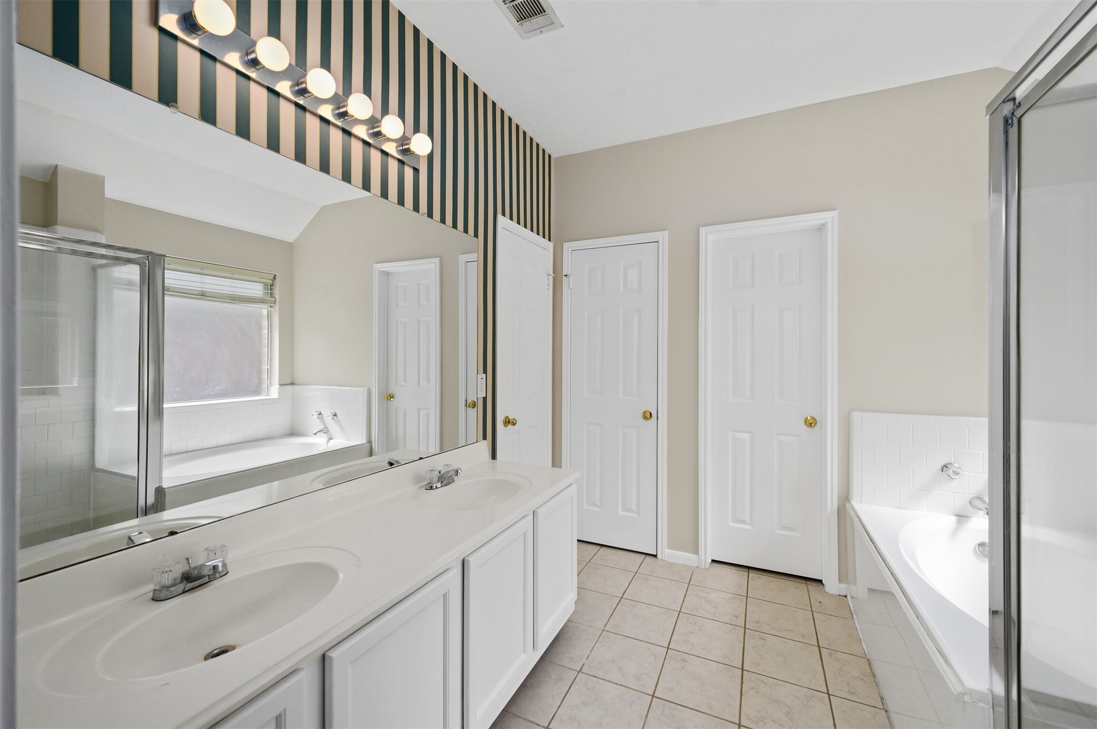 1631 Stonehaven Village Circle Property Photo 6