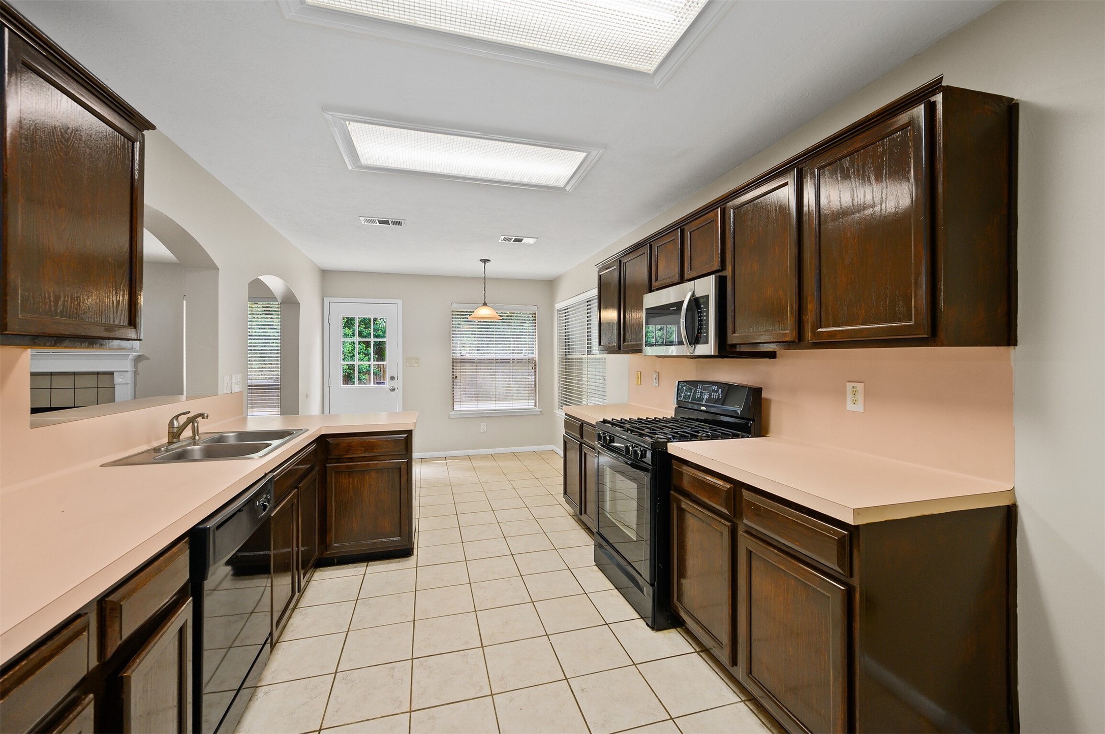 1631 Stonehaven Village Circle Property Photo 9