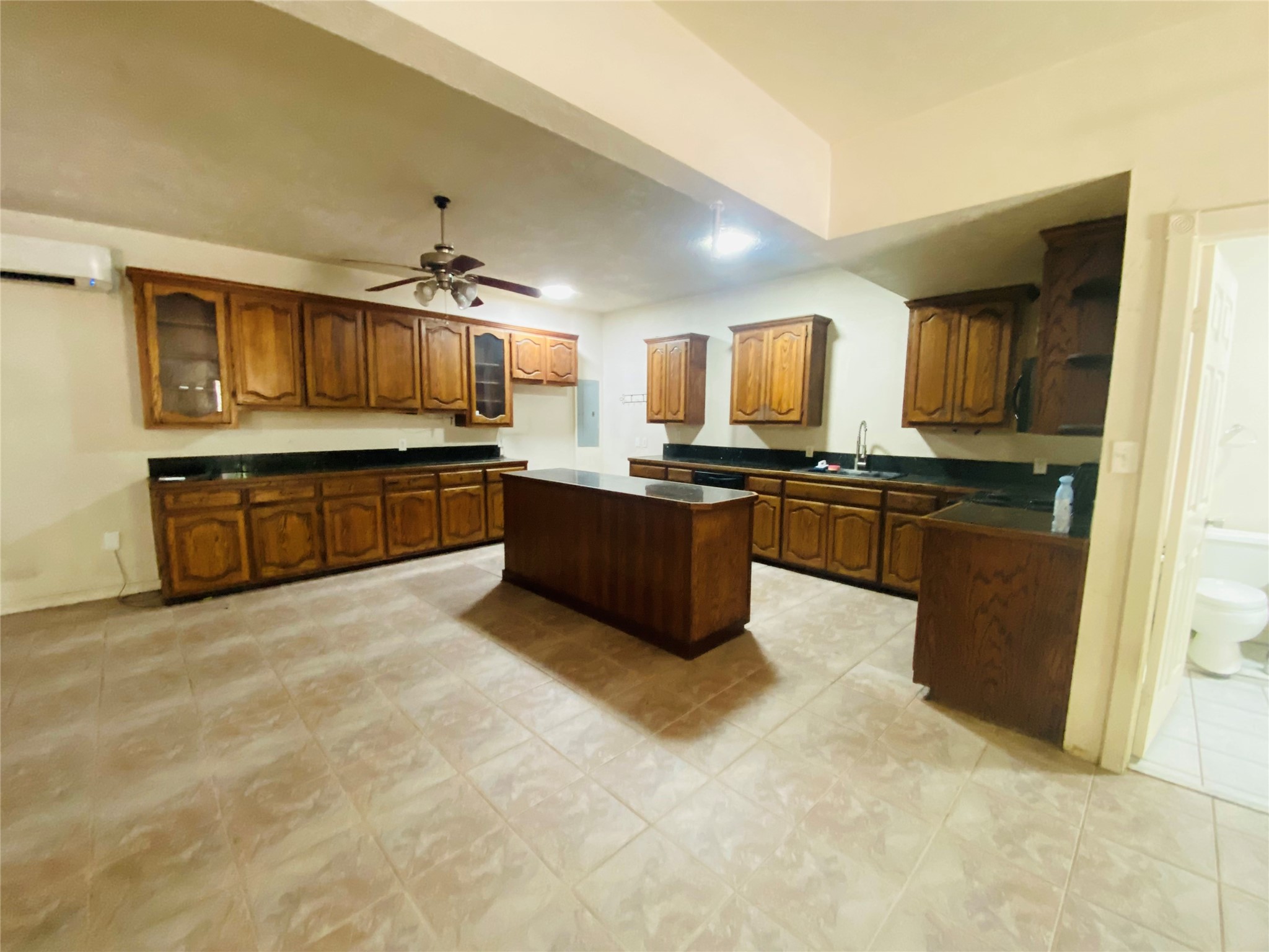 2500 Southline Road Property Photo 6