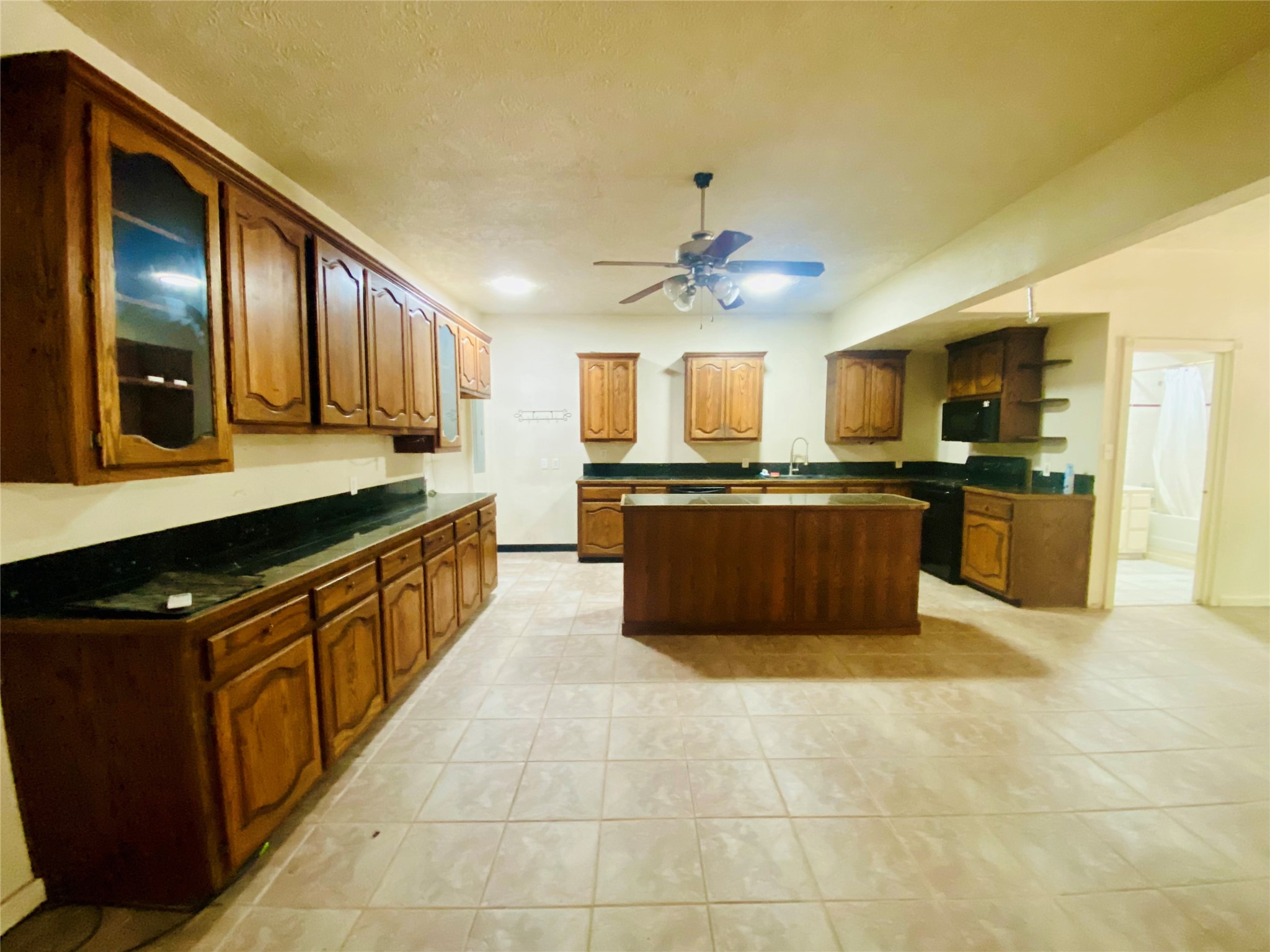 2500 Southline Road Property Photo 7