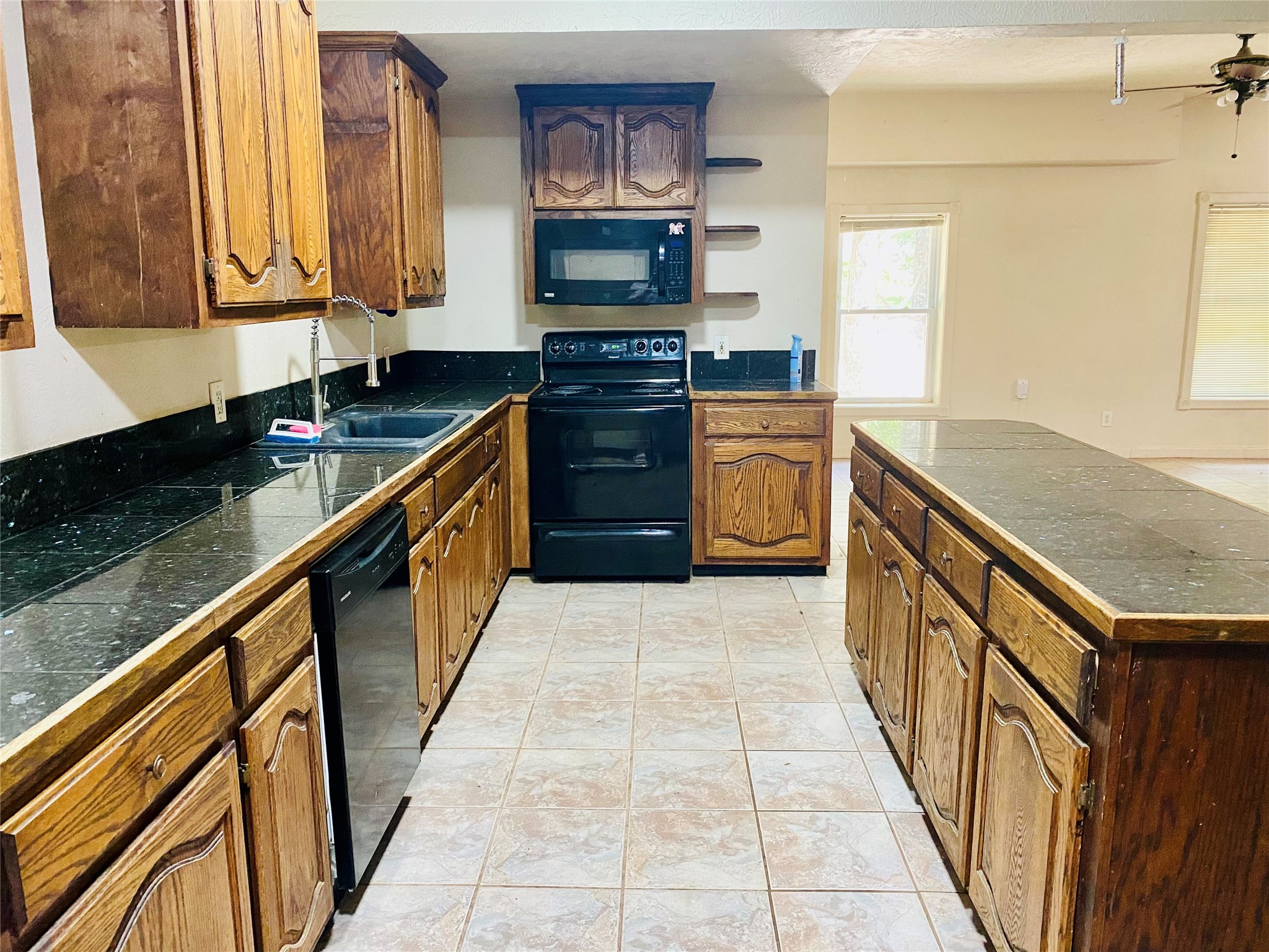 2500 Southline Road Property Photo 8