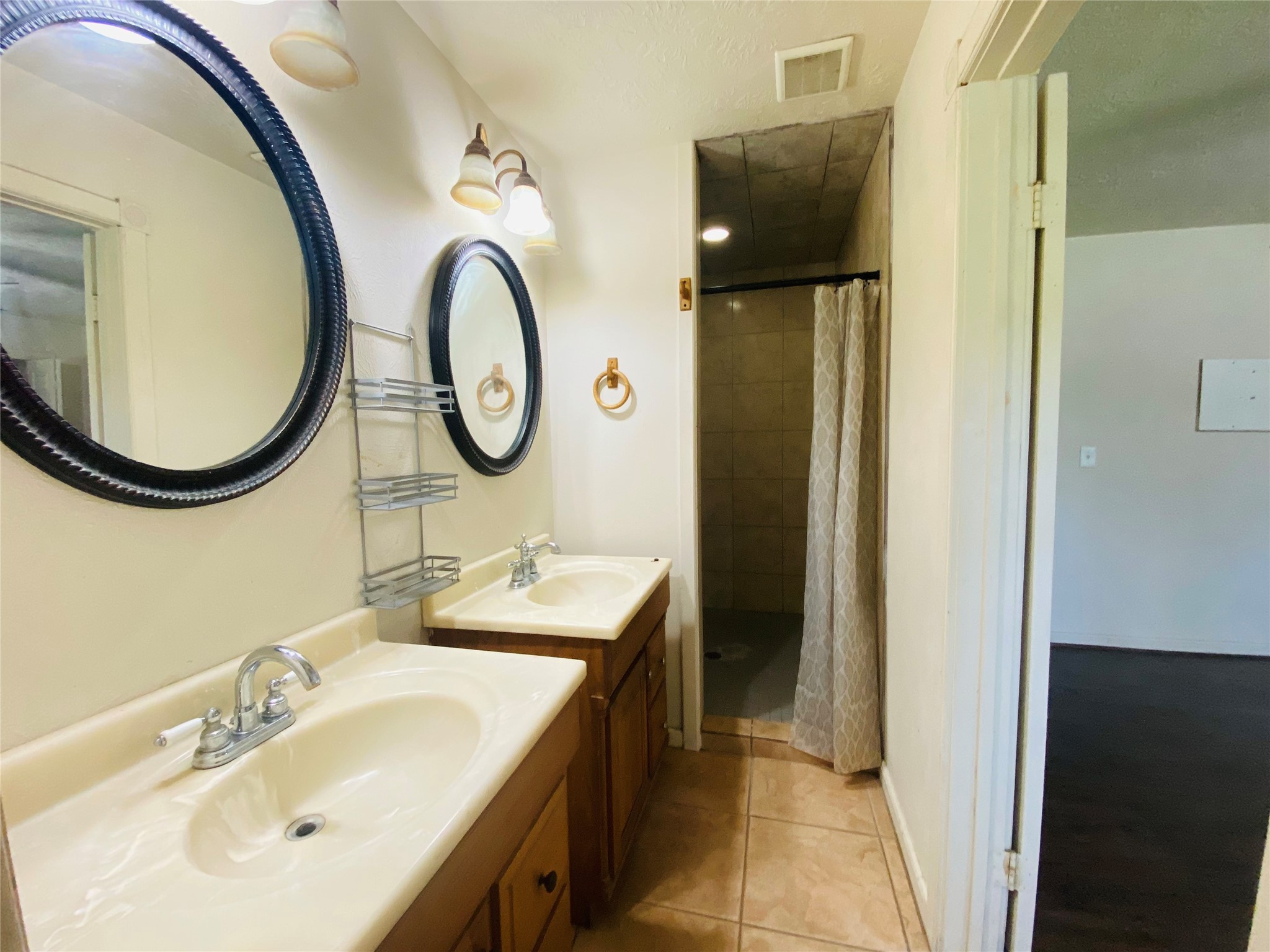 2500 Southline Road Property Photo 16