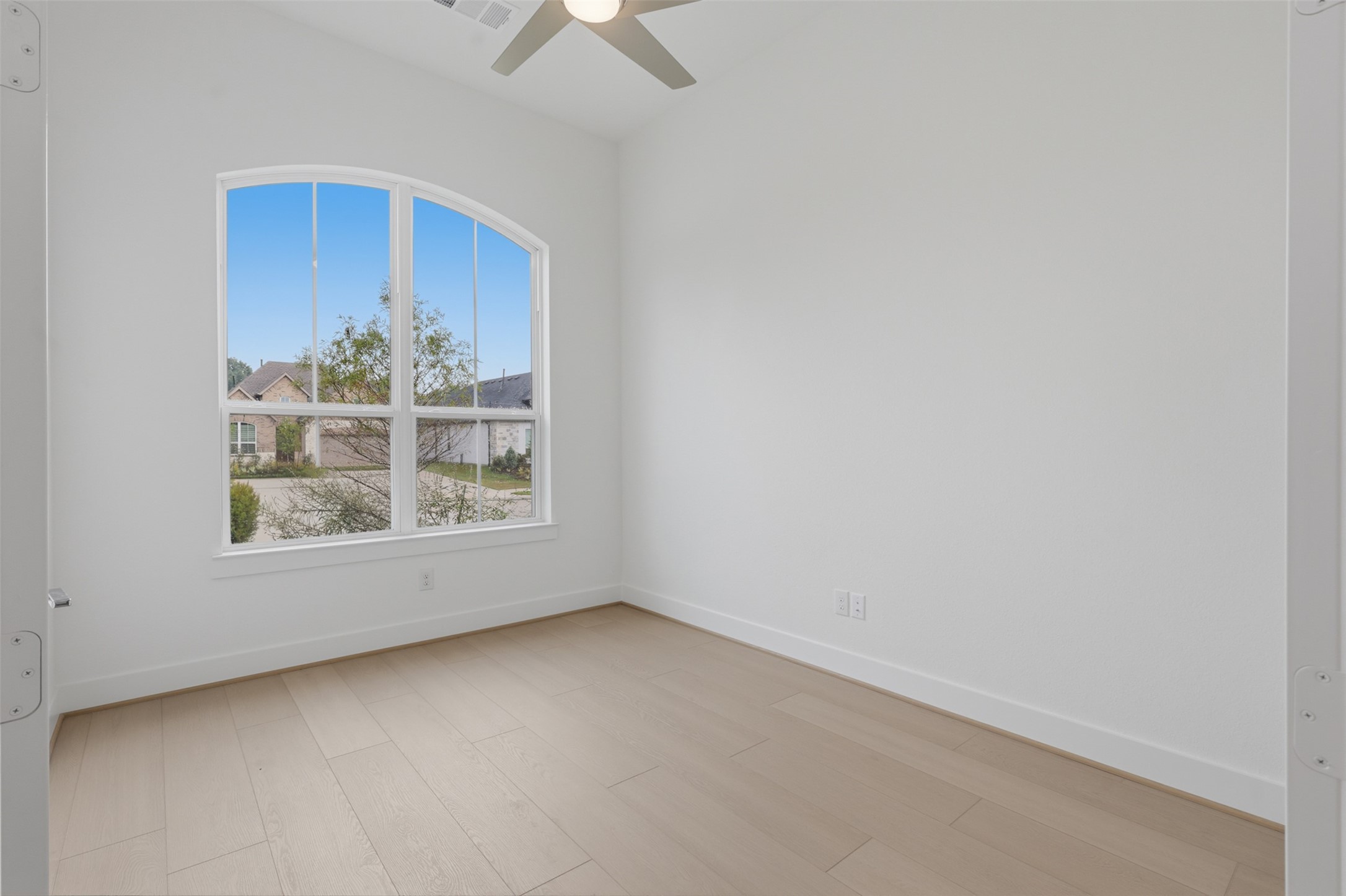 7106 Carriage Light Drive Property Photo 4