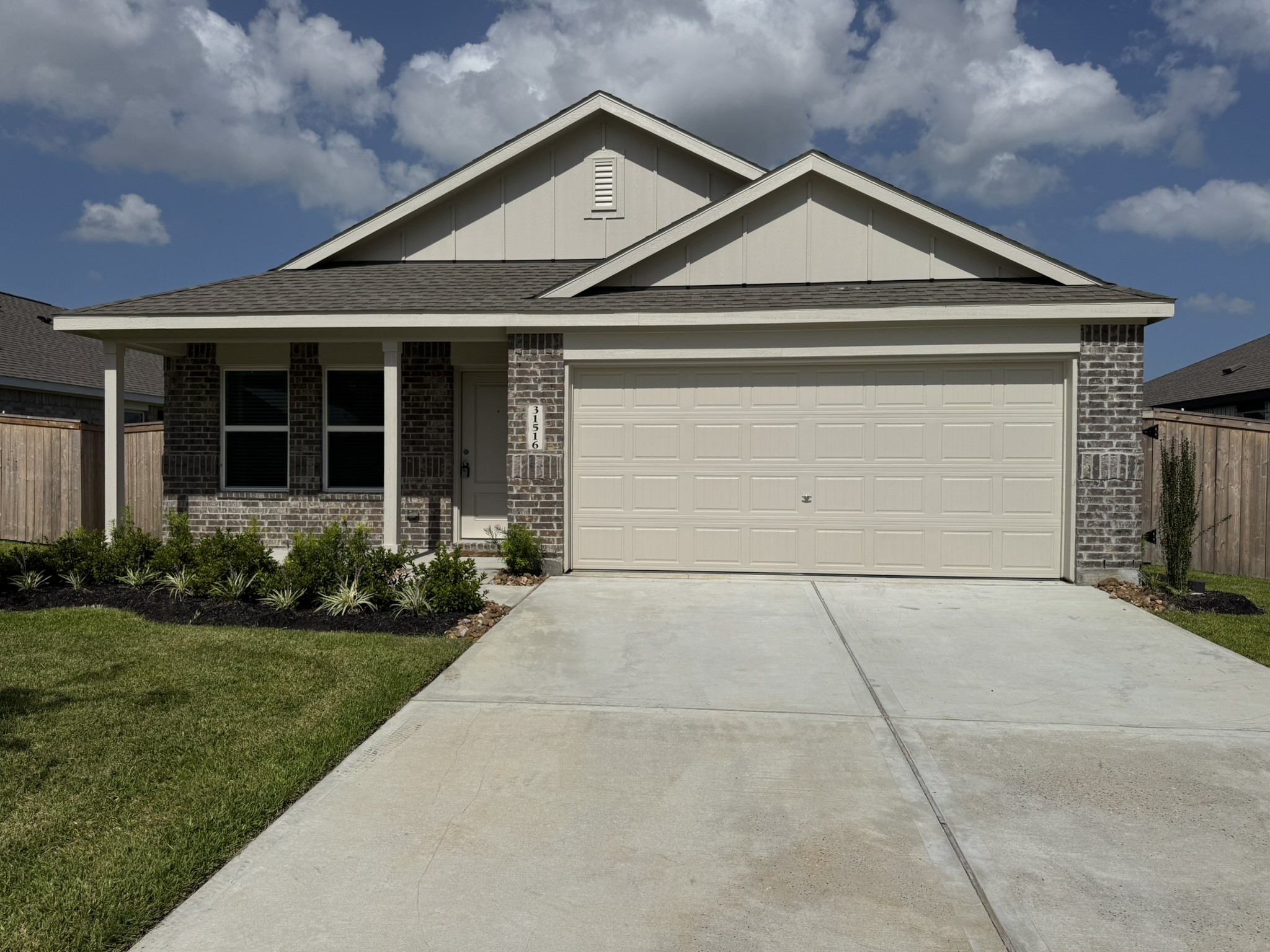 31516 Pianella Lane Property Photo 1